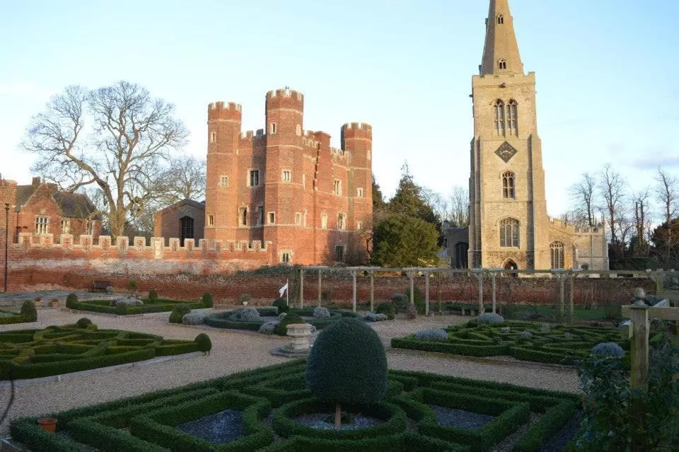 Neighbourhood in The Lion Hotel