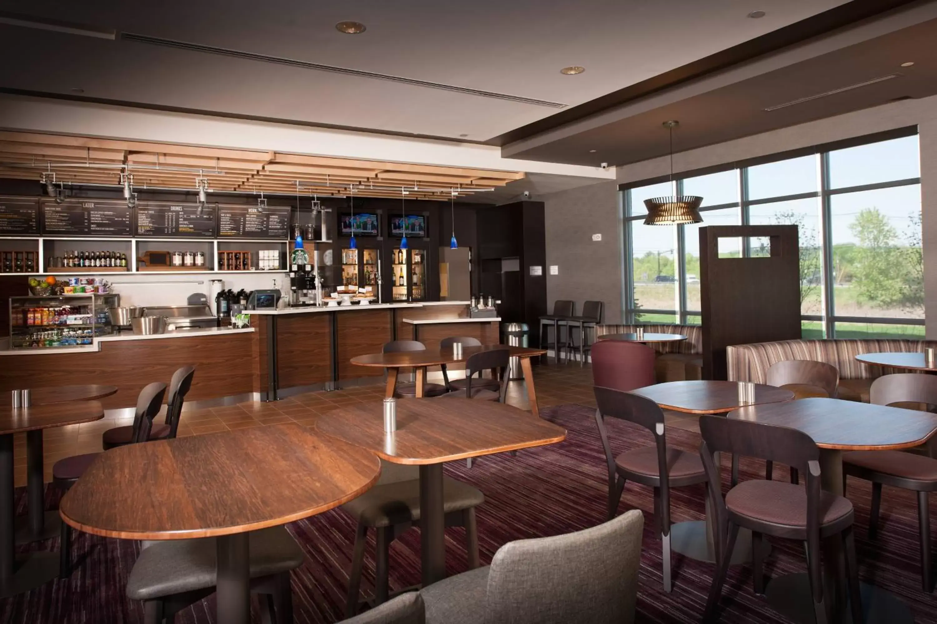 Restaurant/places to eat, Lounge/Bar in Courtyard by Marriott Boston Littleton