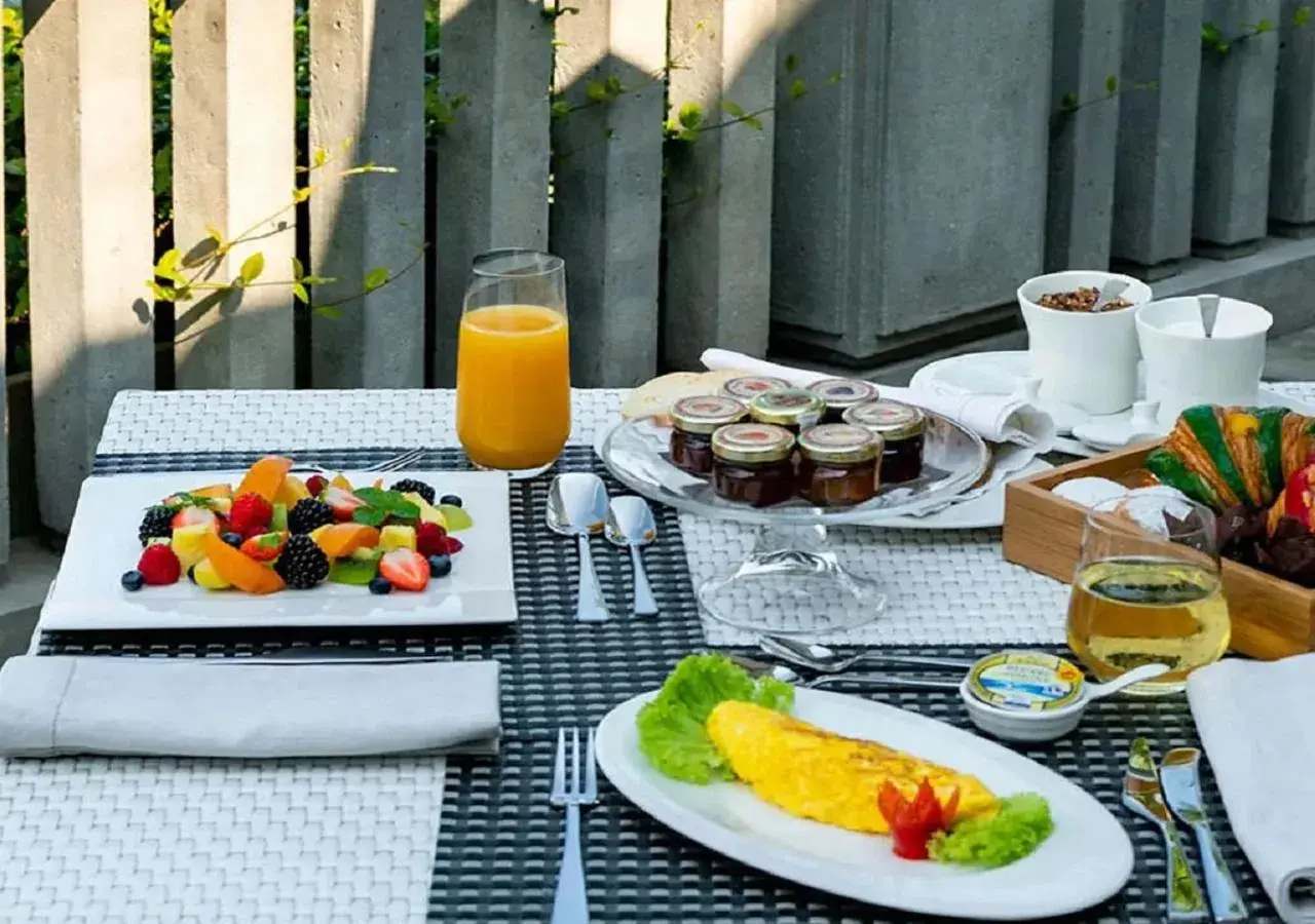 Breakfast in Villa Lario Resort Mandello