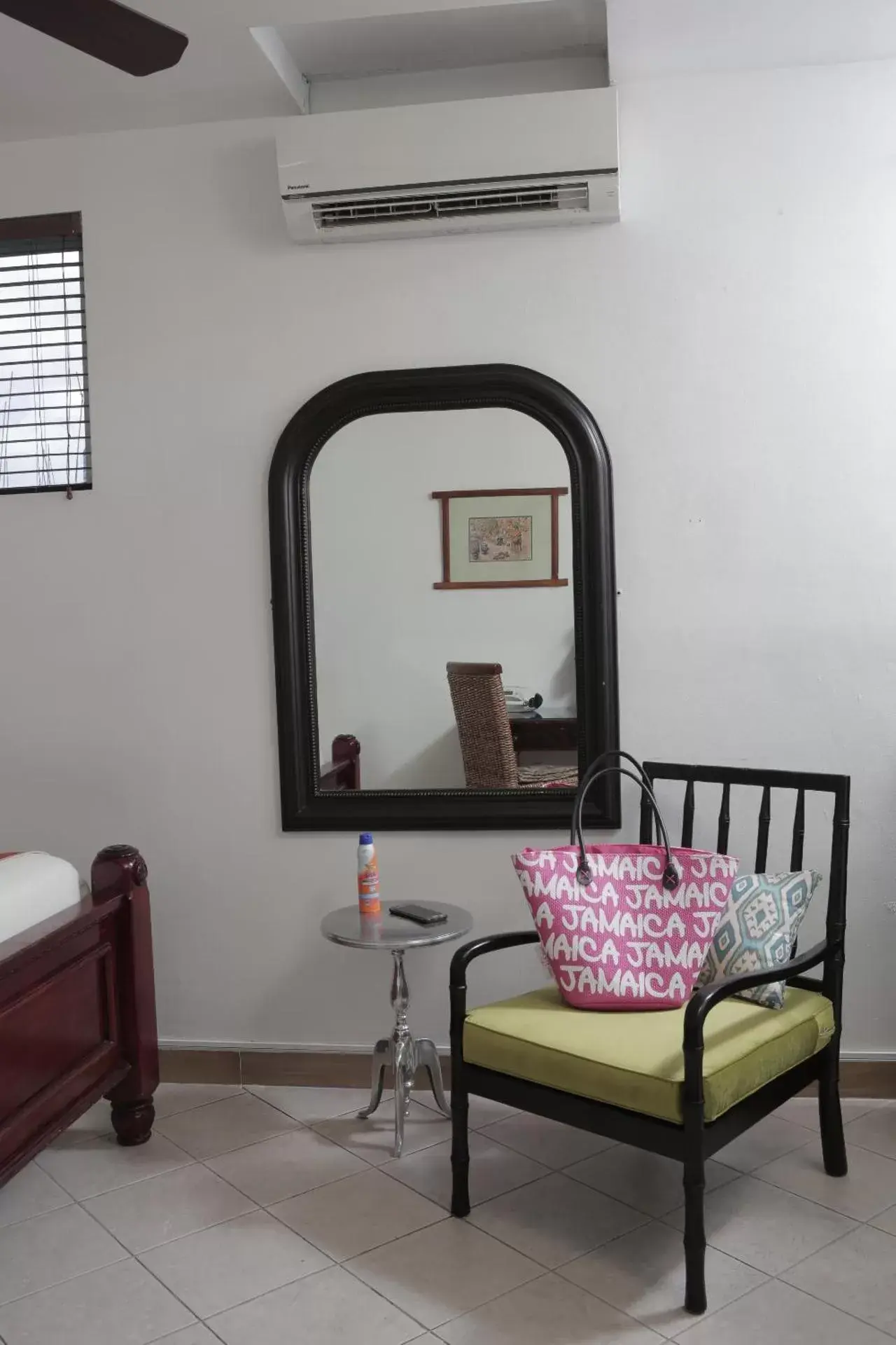 Seating Area in Altamont West Hotel