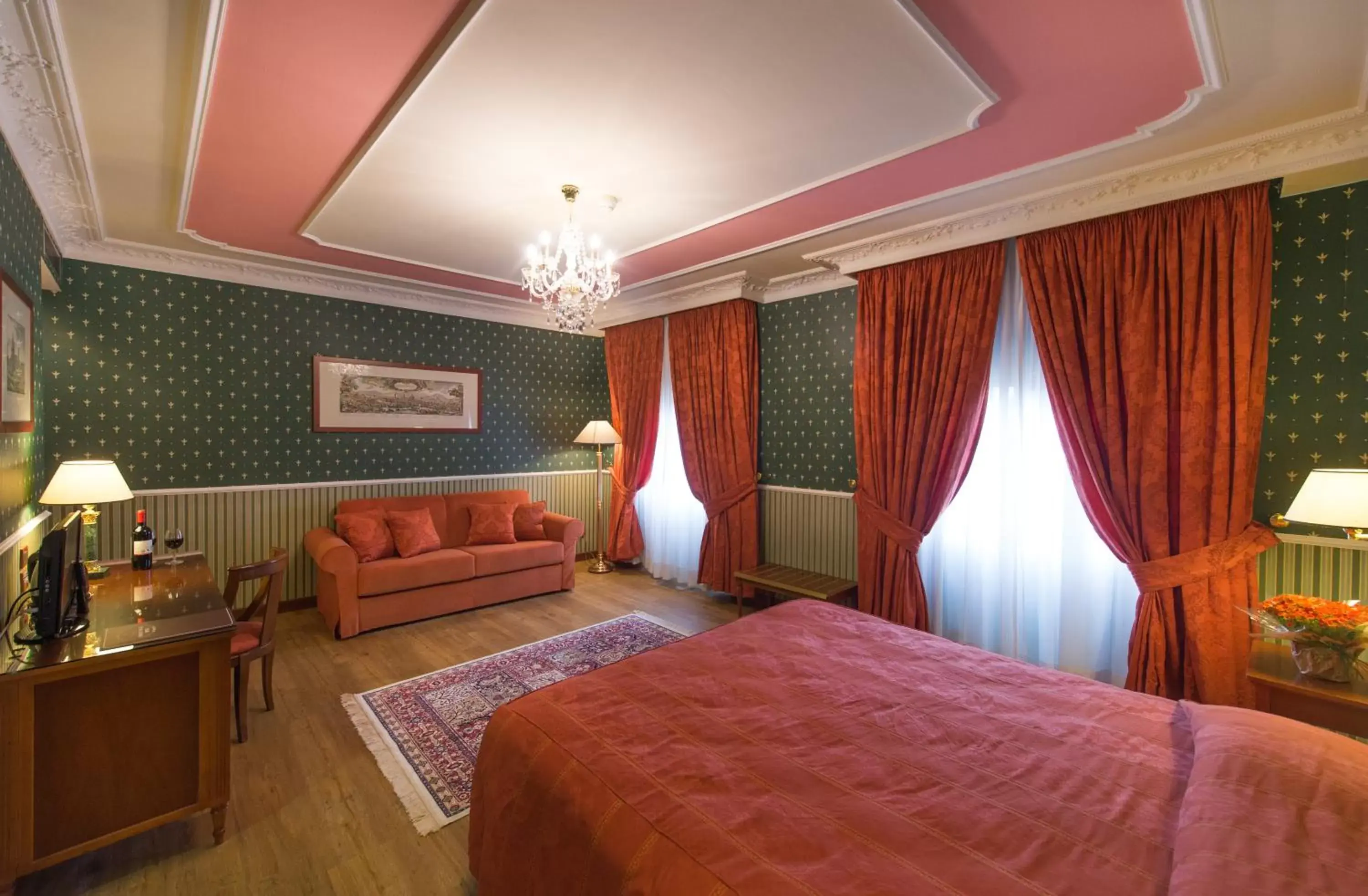 Bedroom, Bed in Strozzi Palace Hotel
