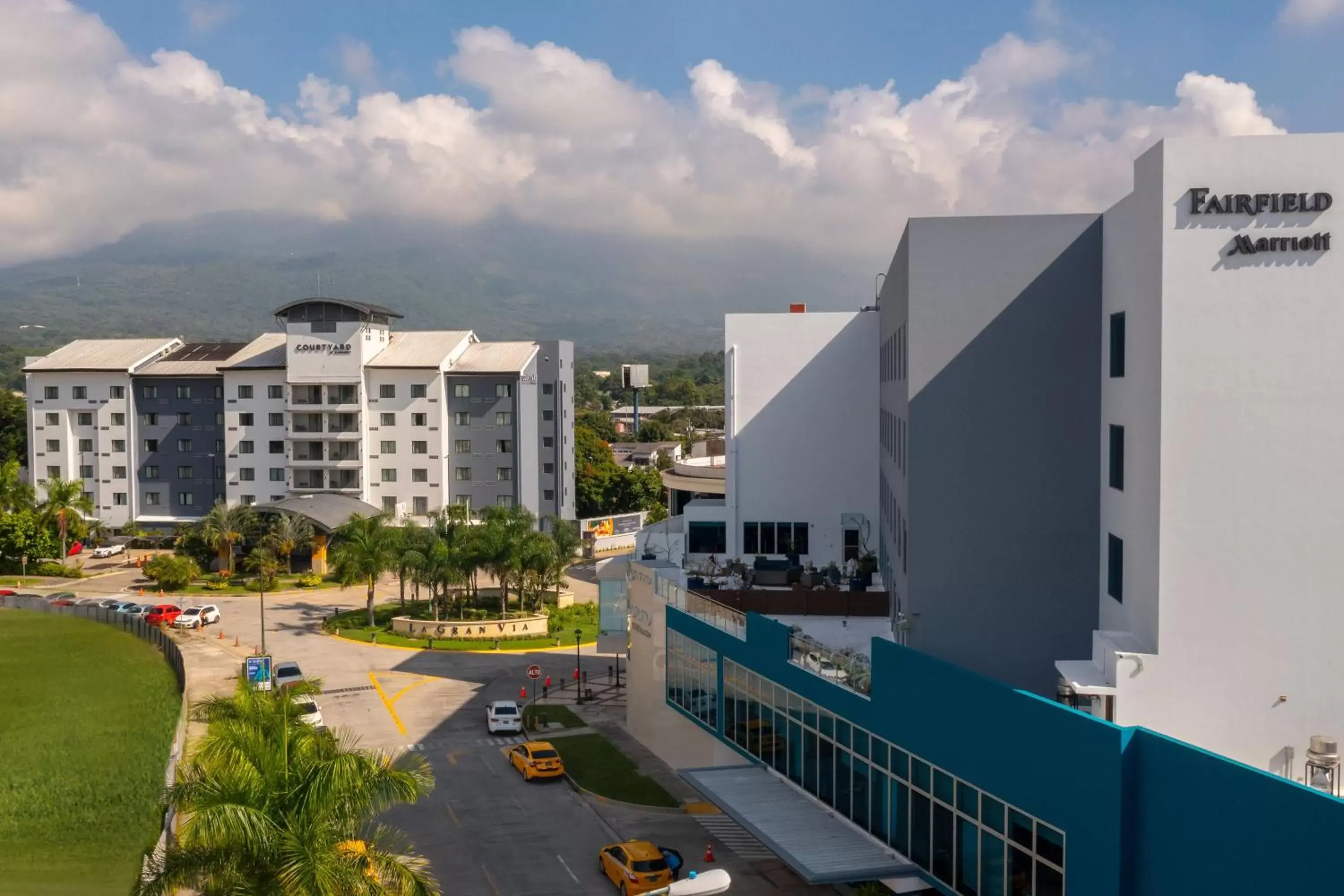 Property building, Pool View in Courtyard by Marriott San Salvador