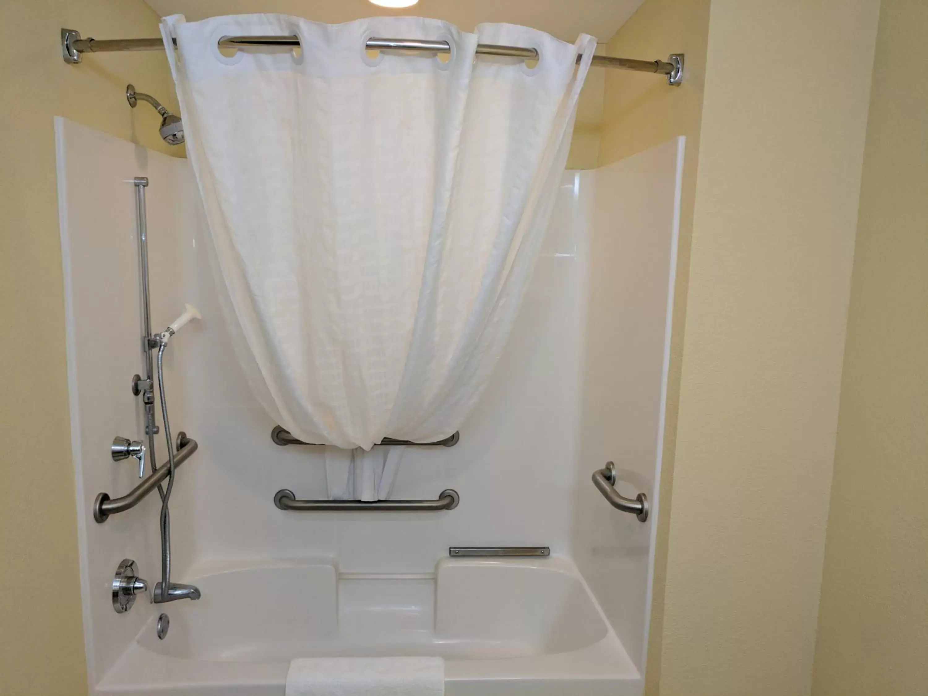 Shower, Bathroom in Country Inn & Suites by Radisson, Tallahassee Northwest I-10, FL