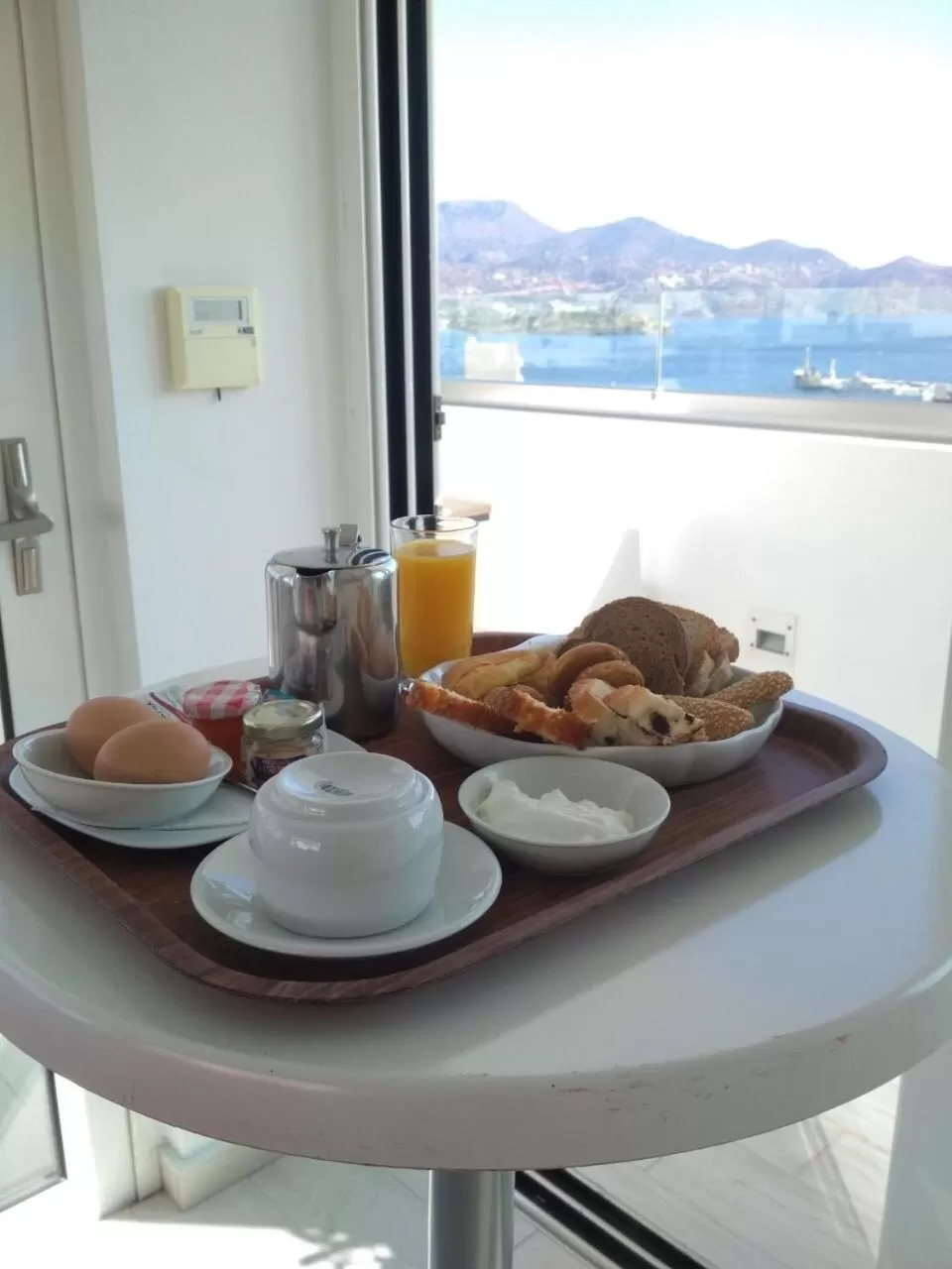 Food and drinks in Ikaros Art Hotel