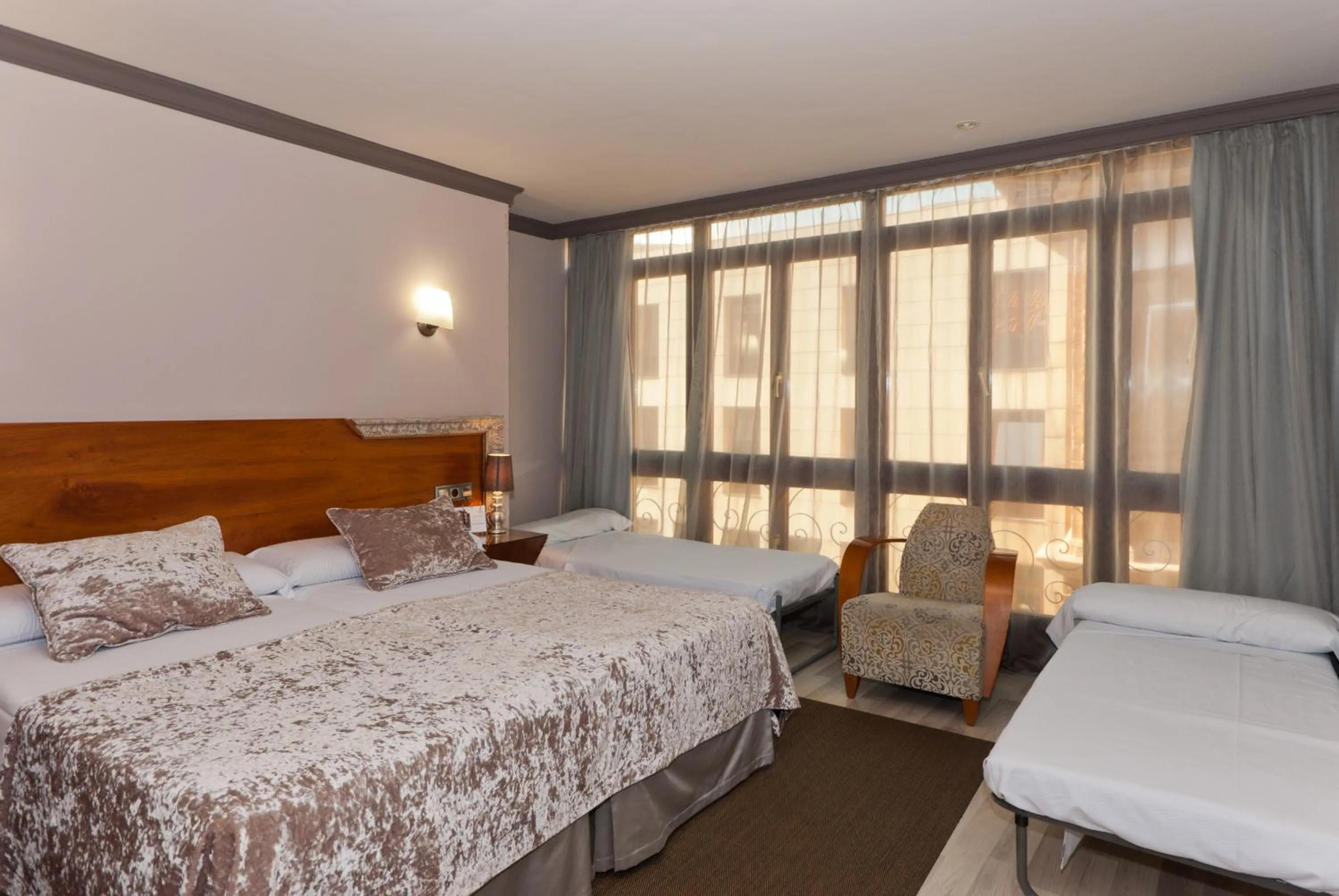 Photo of the whole room, Bed in Hotel Vetusta