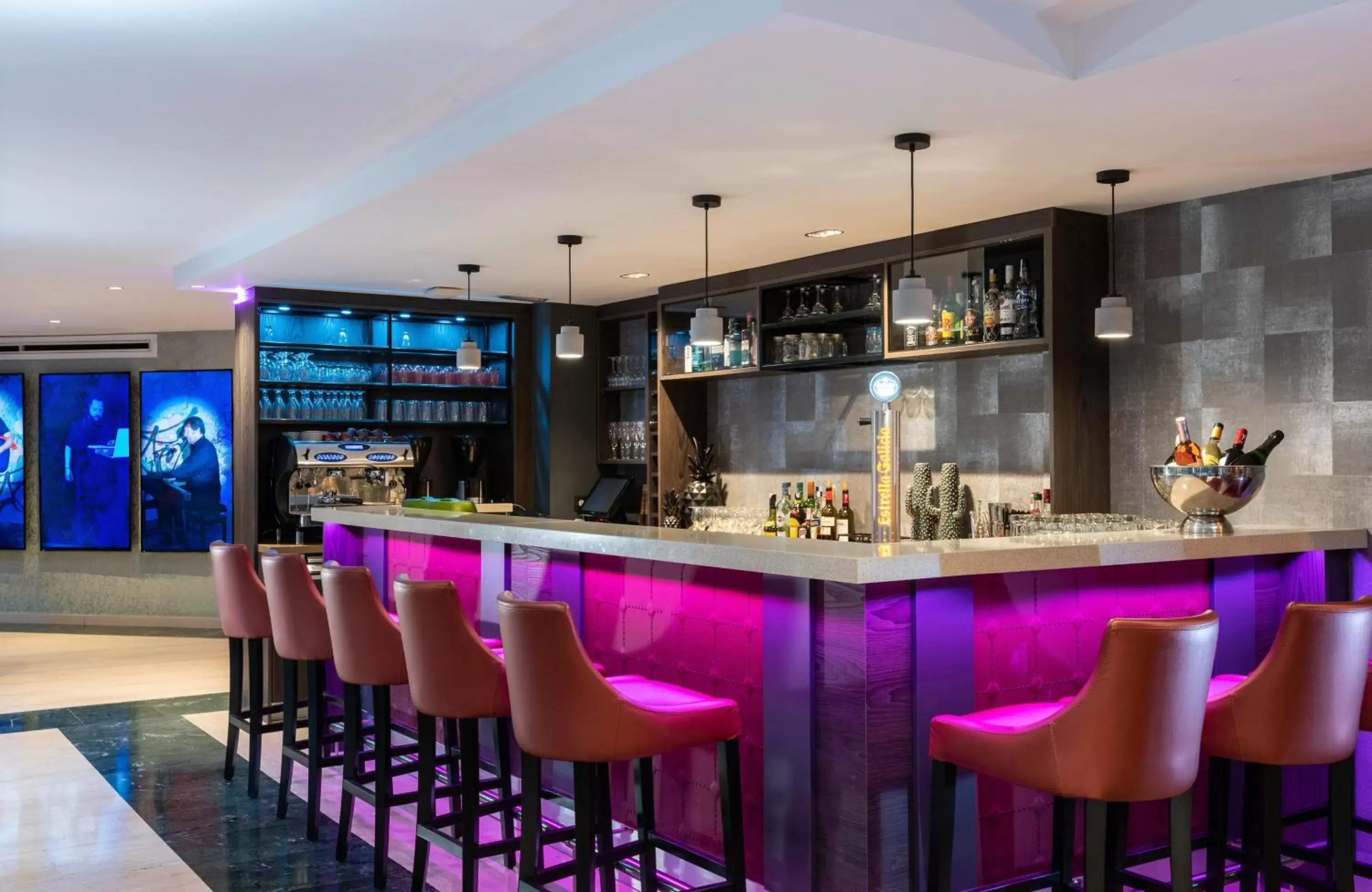 Lounge or bar, Lounge/Bar in Leonardo Hotel Madrid City Center