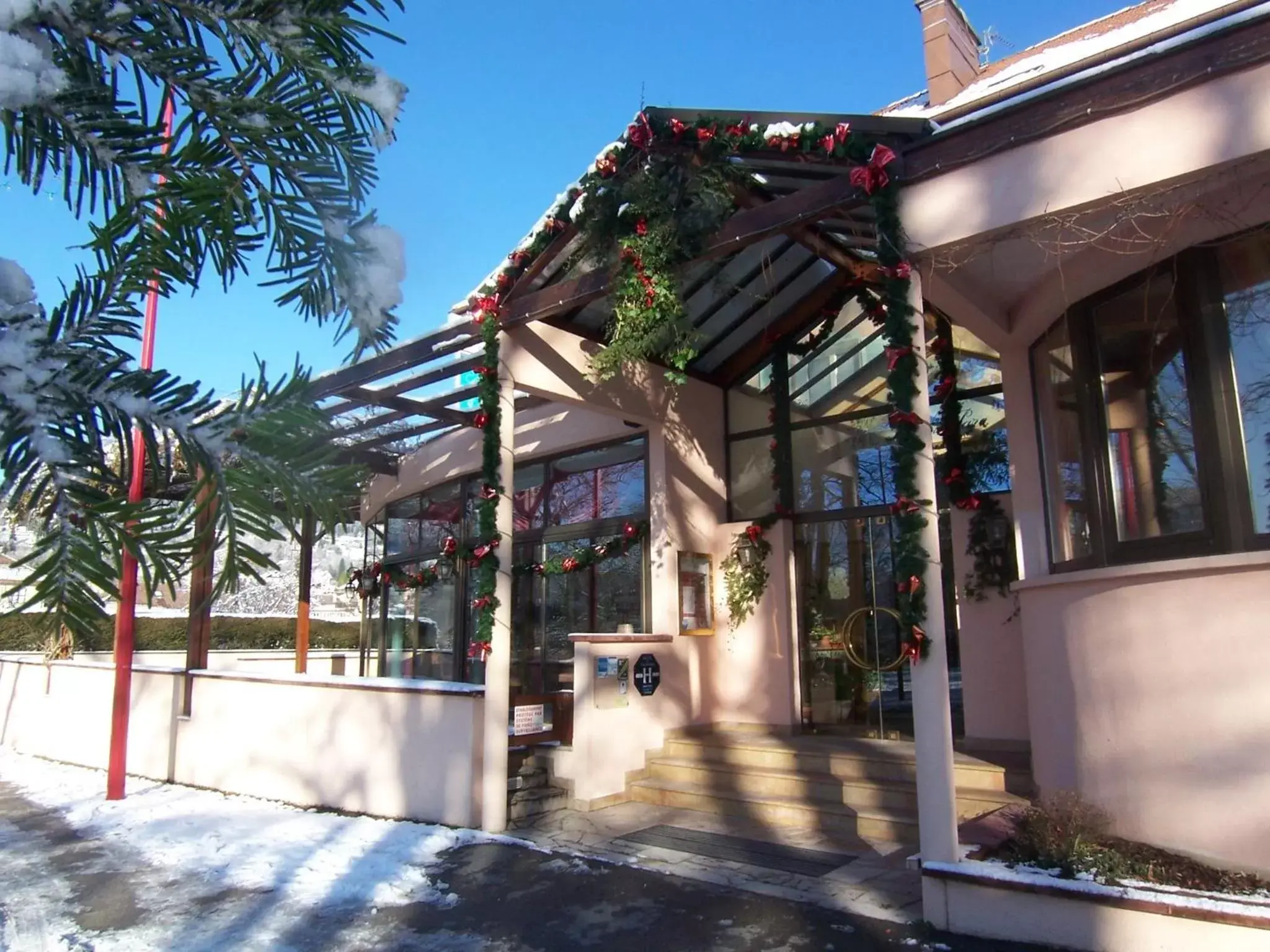 Facade/entrance in Les Loges Du Parc