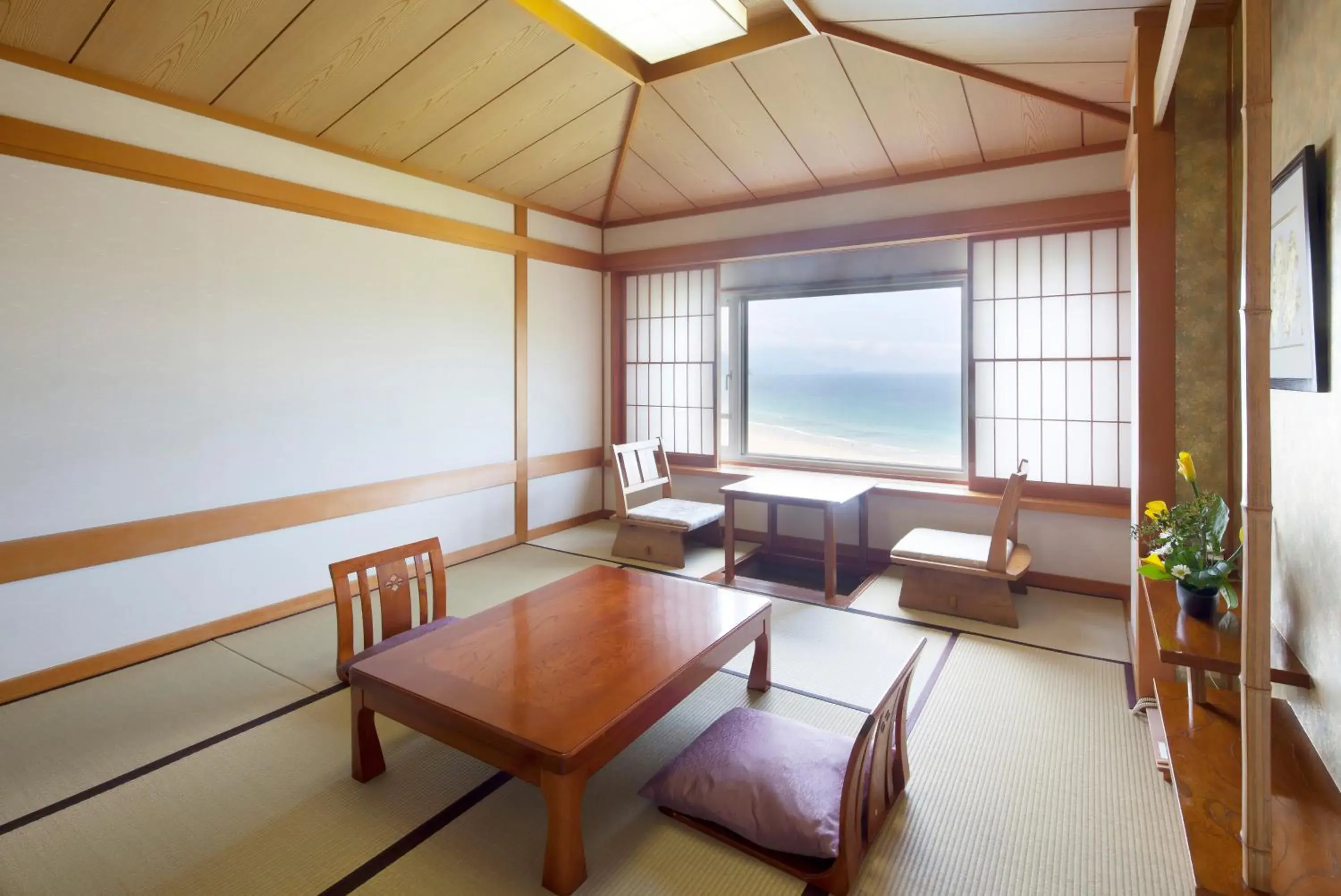 Photo of the whole room in Hotel Izukyu Photo of the whole room in Hotel Izukyu