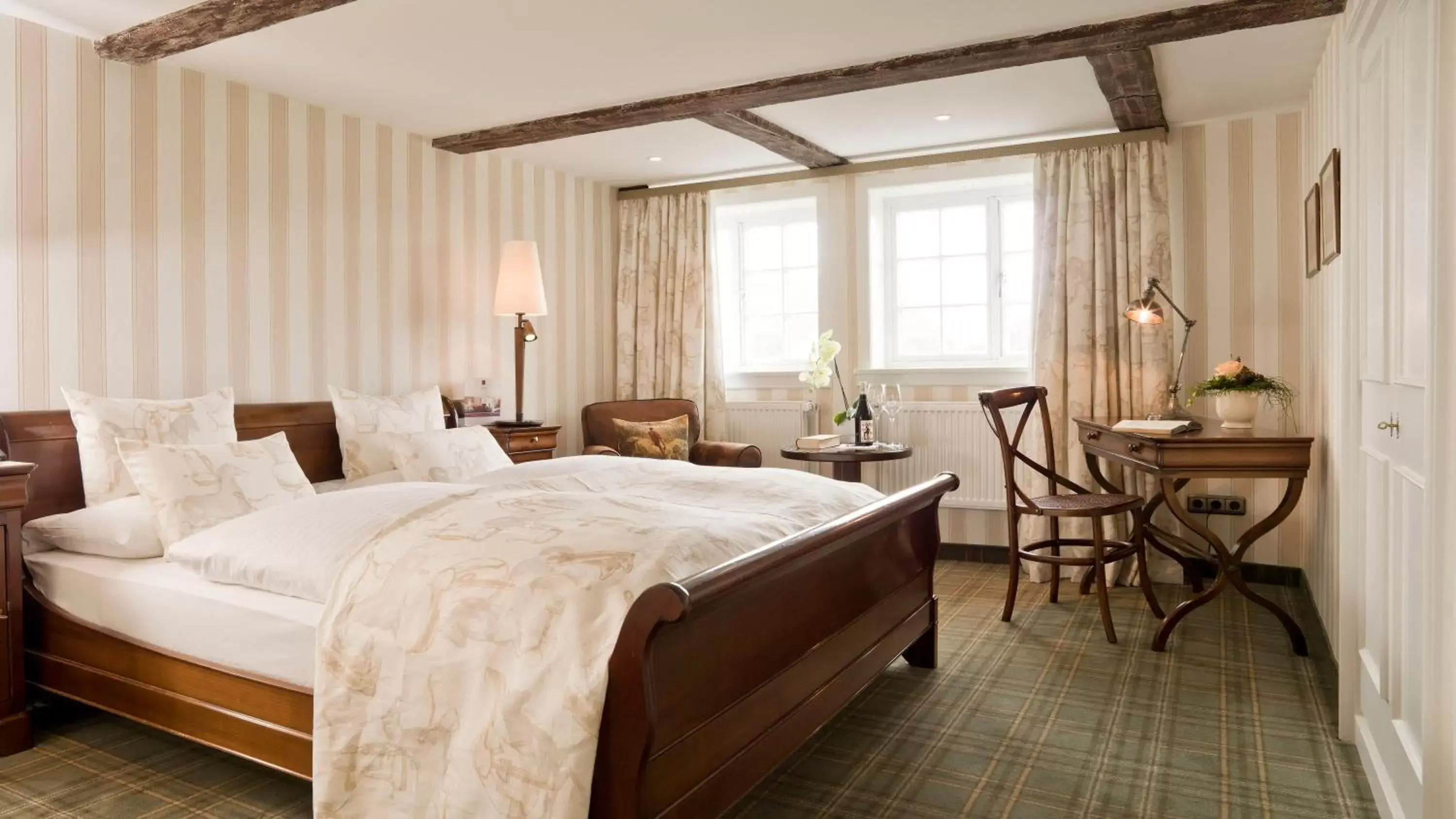 Photo of the whole room, Bed in Althoff Hotel Fürstenhof
