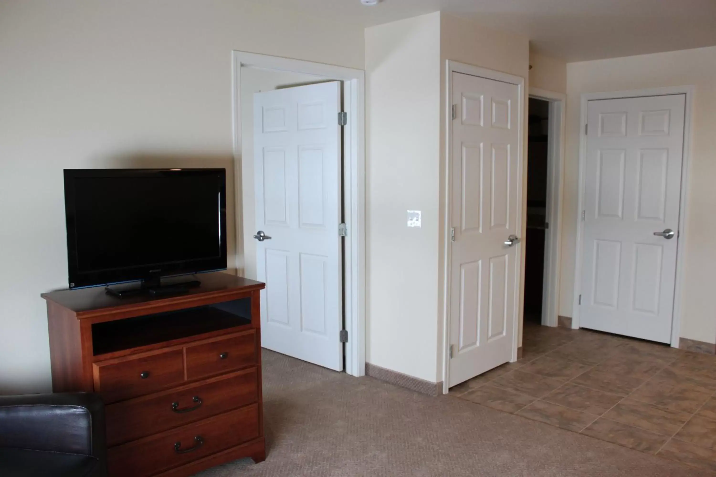 Decorative detail, TV/Entertainment Center in Extended Stay Americas Suites - Minot