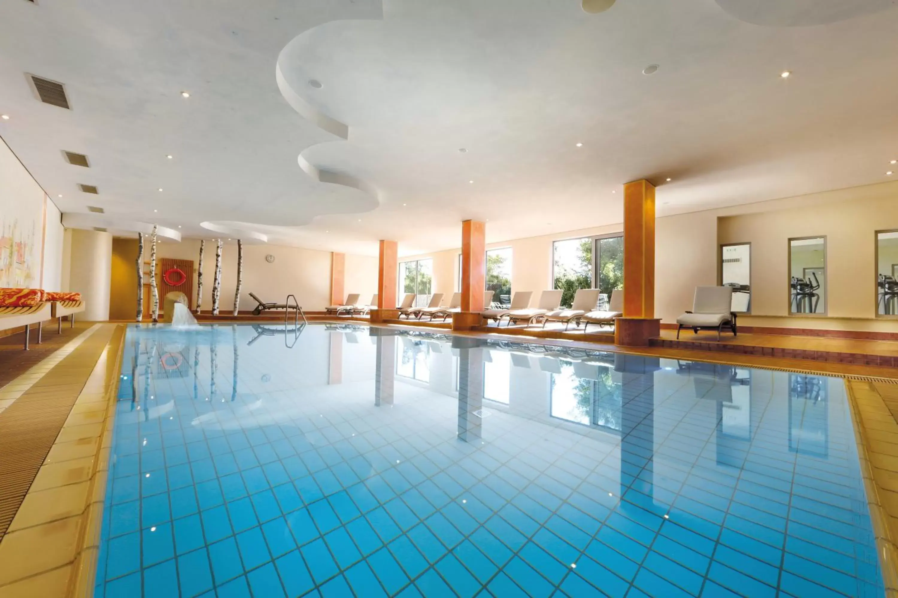 Swimming Pool in Hotel Grüner Wald