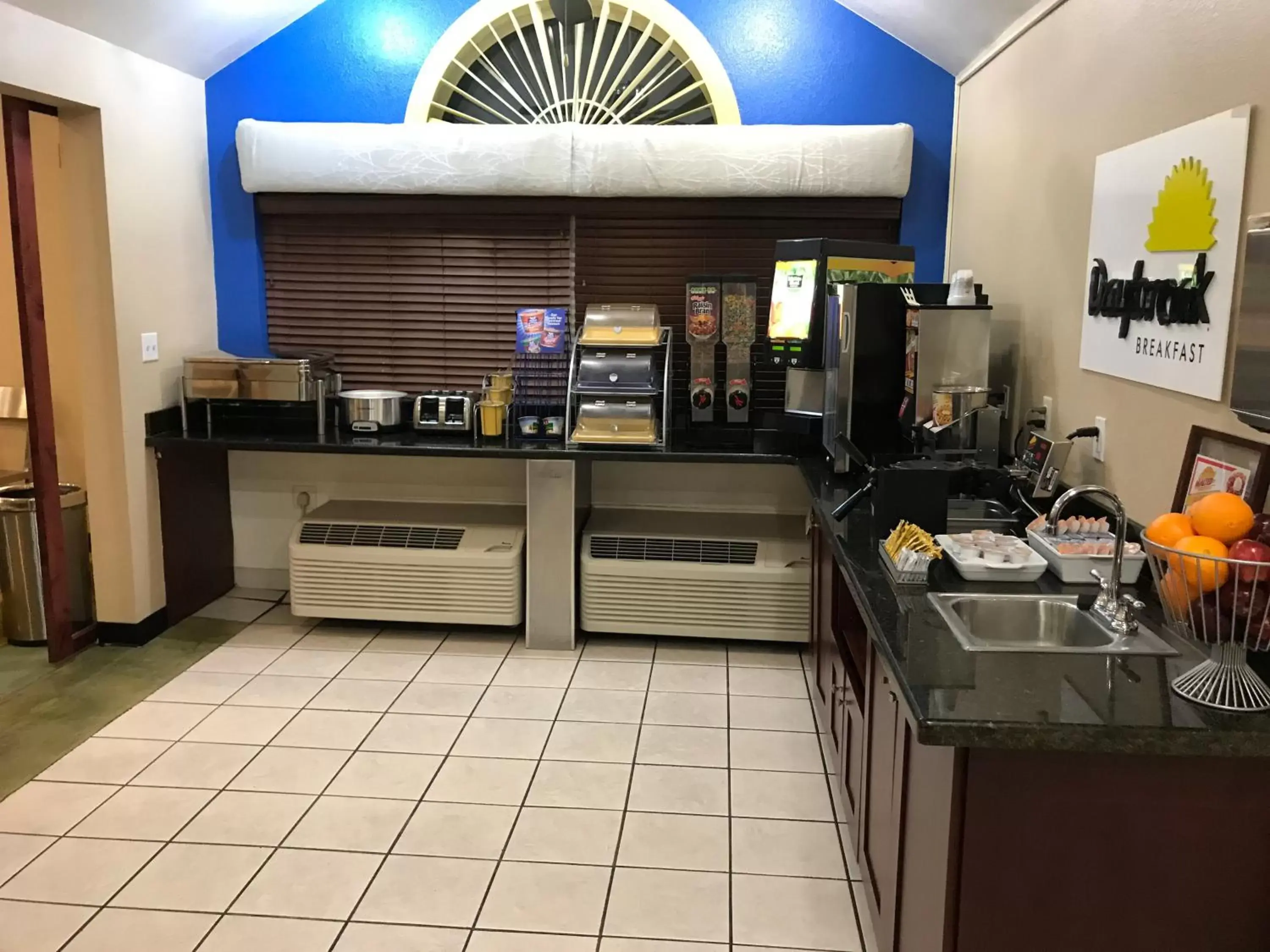 Food and drinks, Restaurant/Places to Eat in Days Inn & Suites by Wyndham Greeley