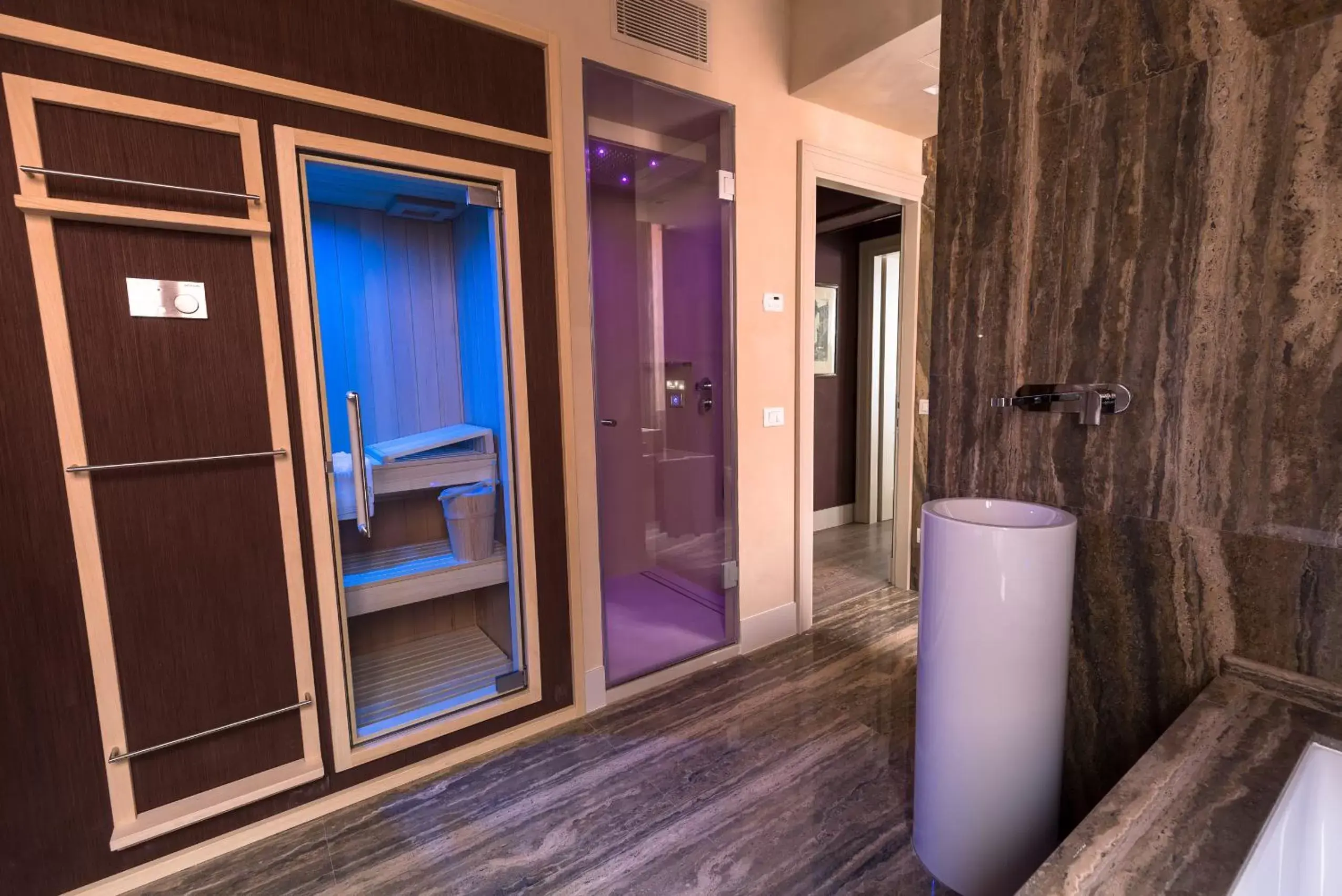 Shower, Bathroom in Hotel Liassidi Palace