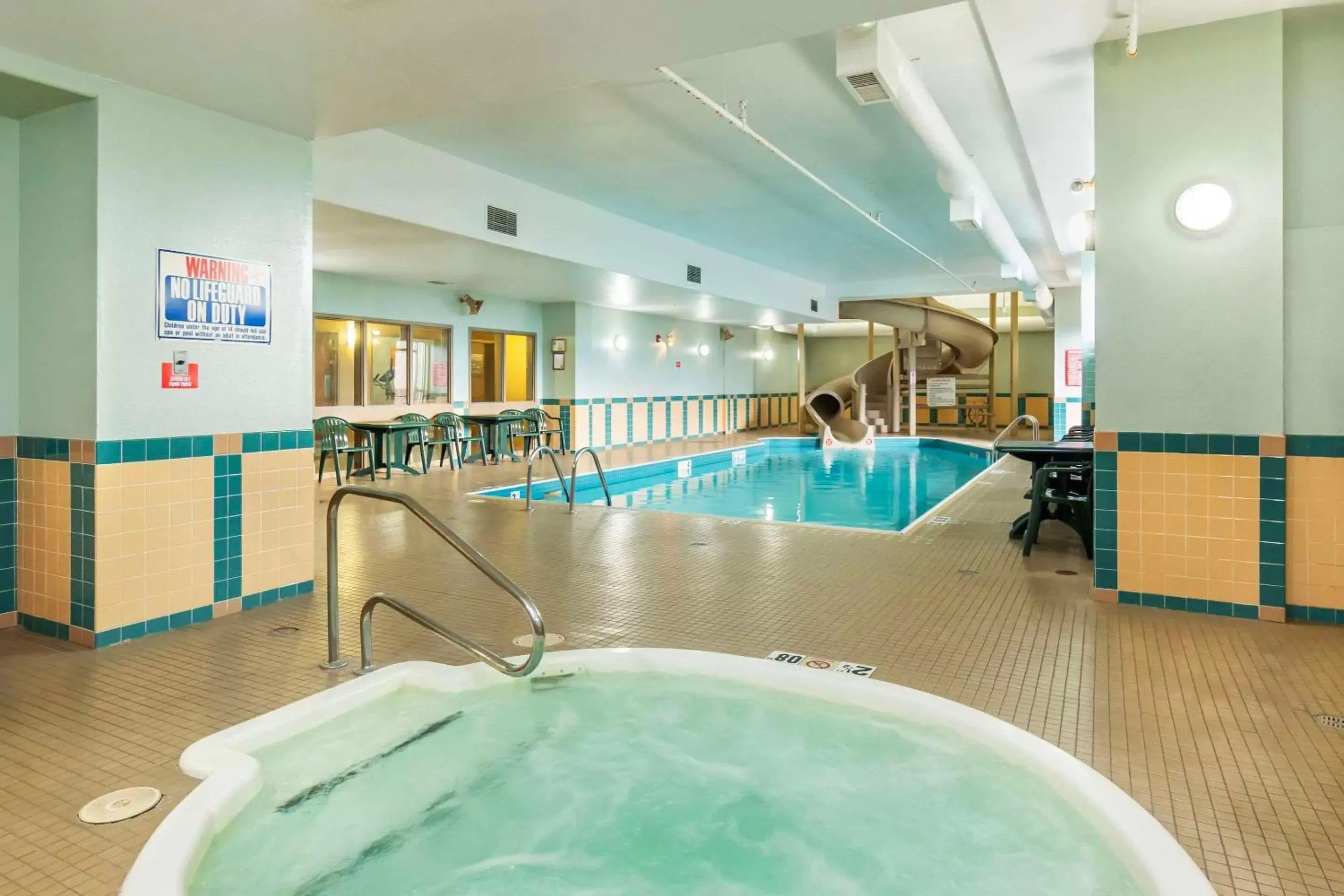 Swimming Pool in Comfort Inn & Suites Salmon Arm