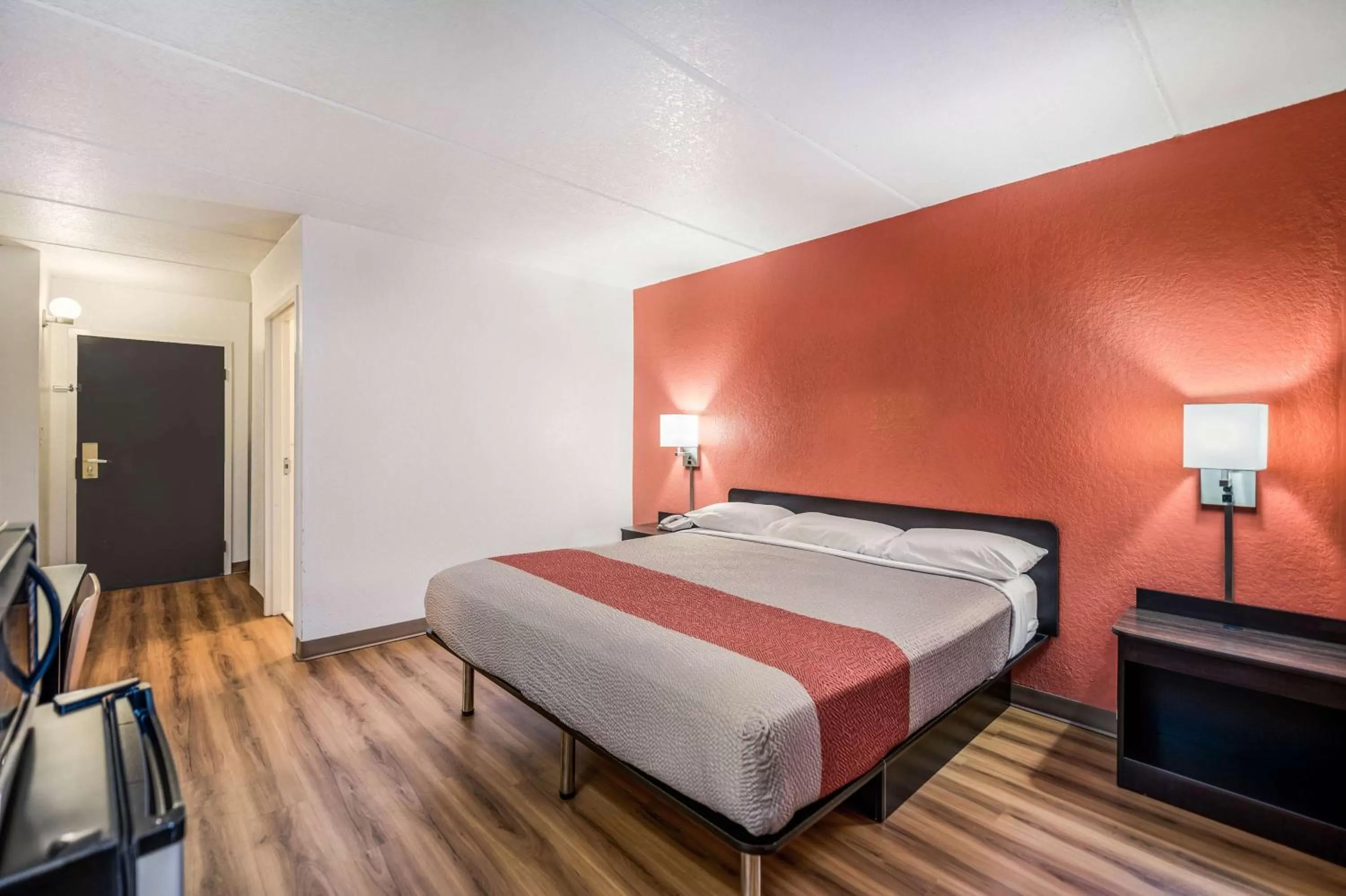 King Room with Roll-in Shower - Disability Access - Non-Smoking in Motel 6-Henderson, TX