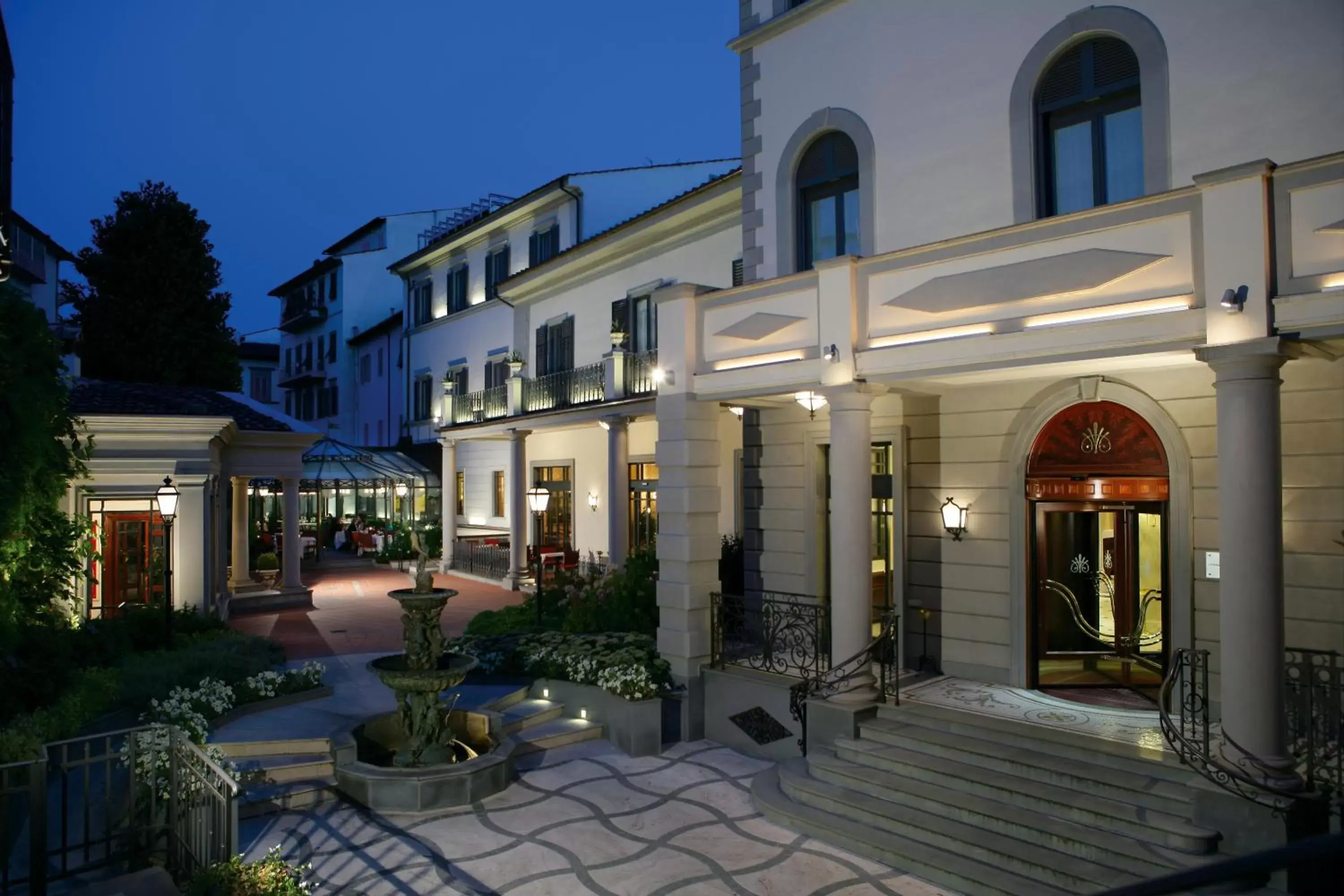 Facade/entrance in Hotel Montebello Splendid