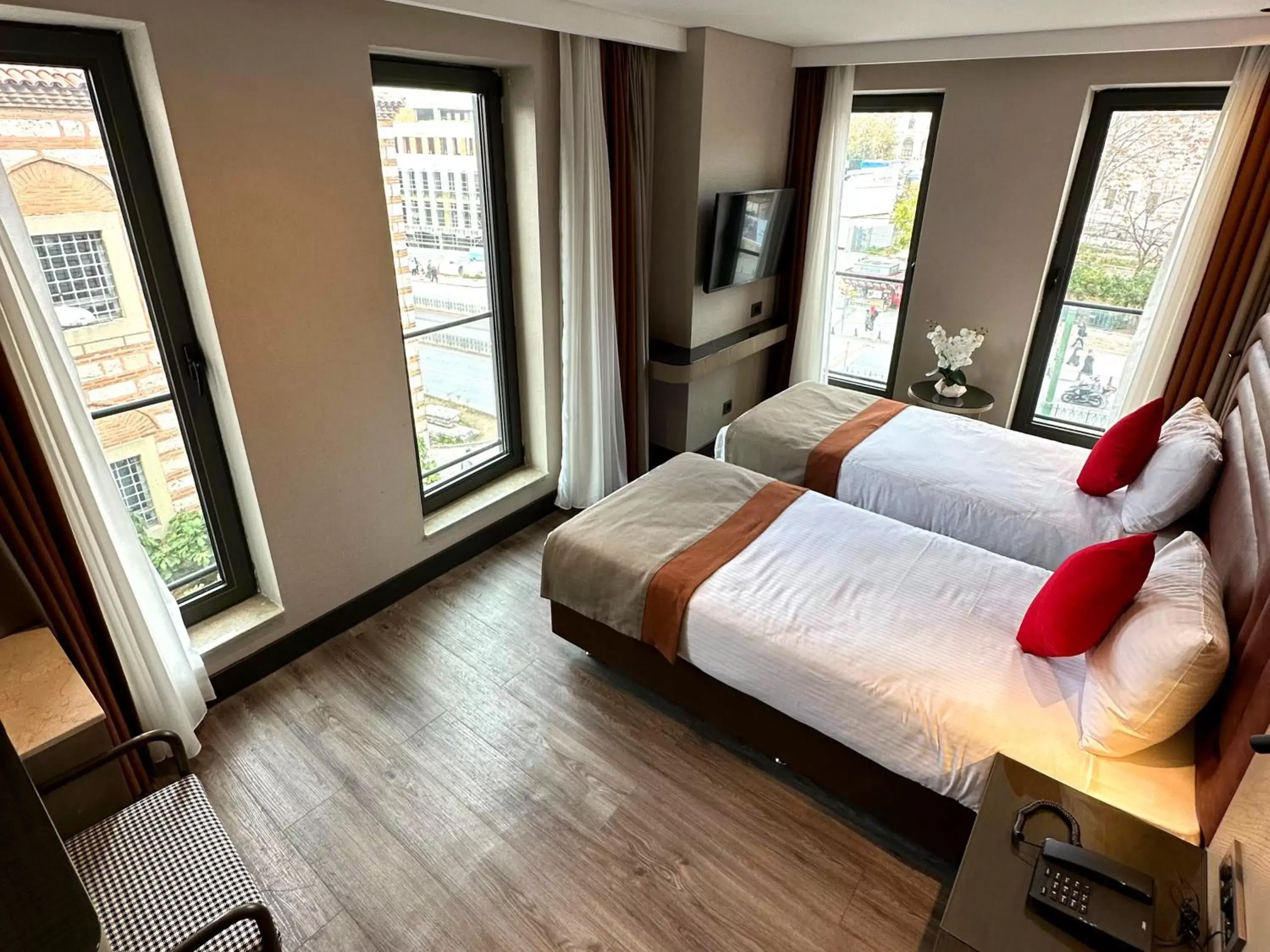 Photo of the whole room, Bed in Edition Old City Hotel Photo of the whole room, Bed in Edition Old City Hotel