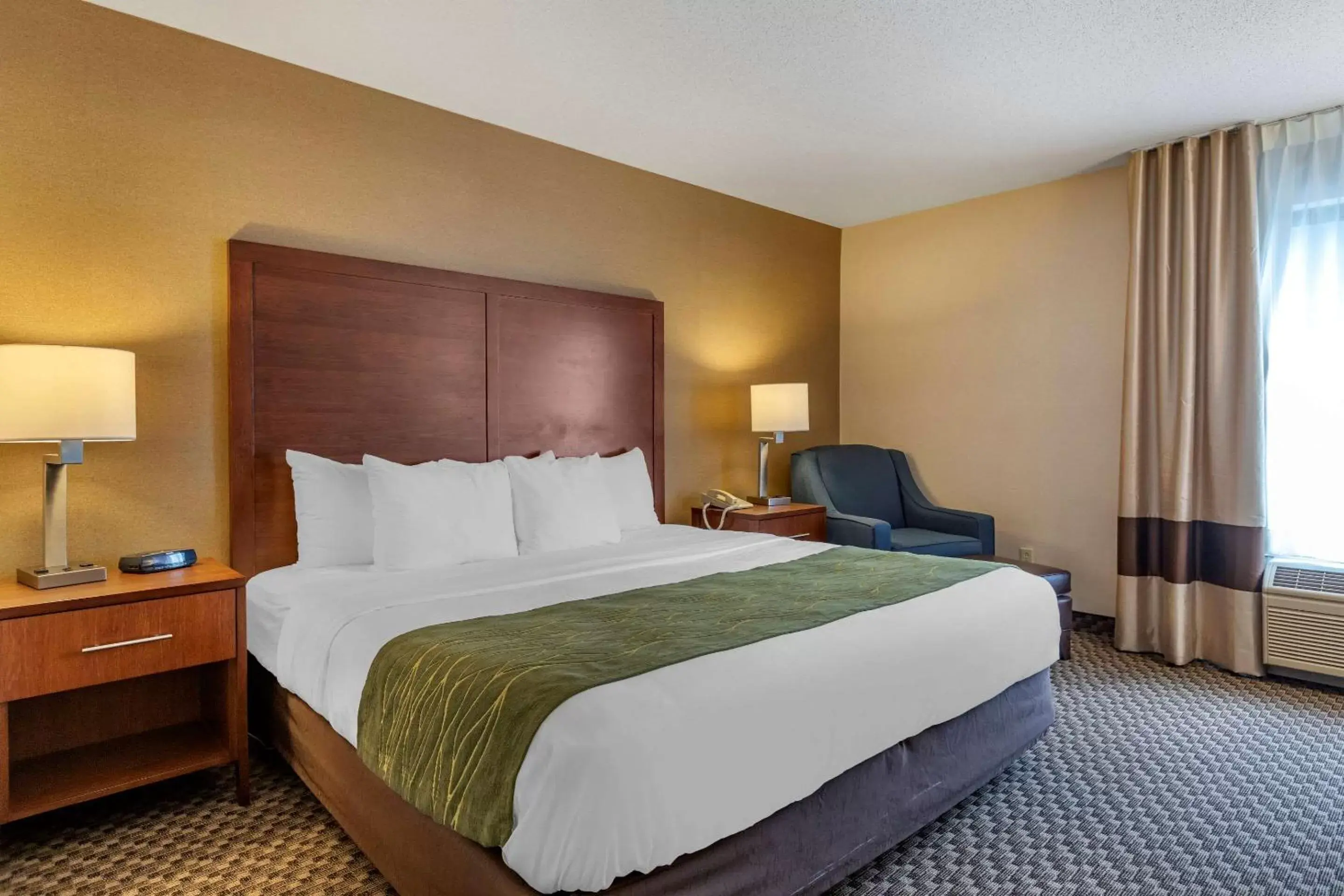 Photo of the whole room, Bed in Comfort Inn Charlotte