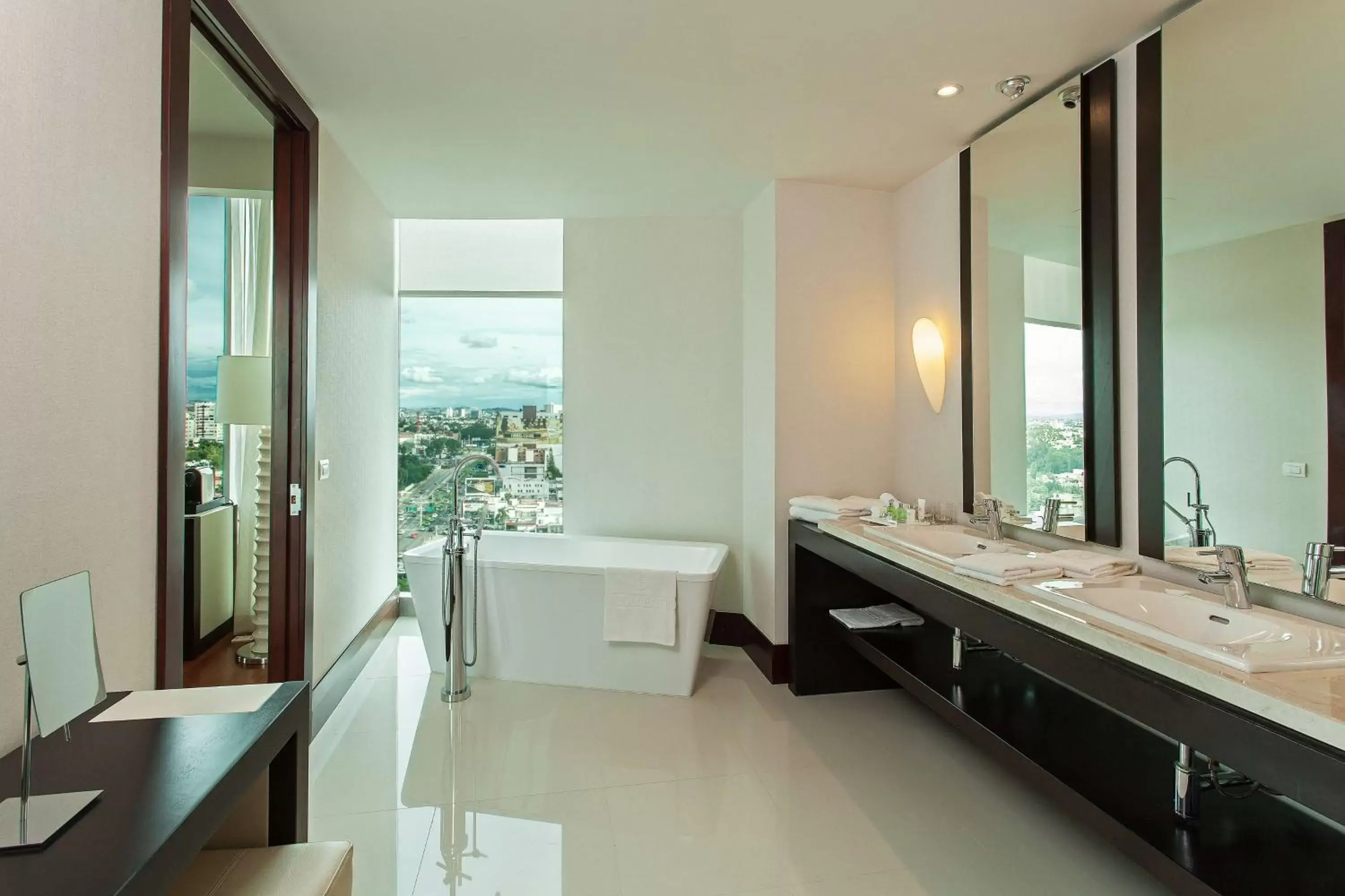 Bathroom in NH Collection Guadalajara Providencia