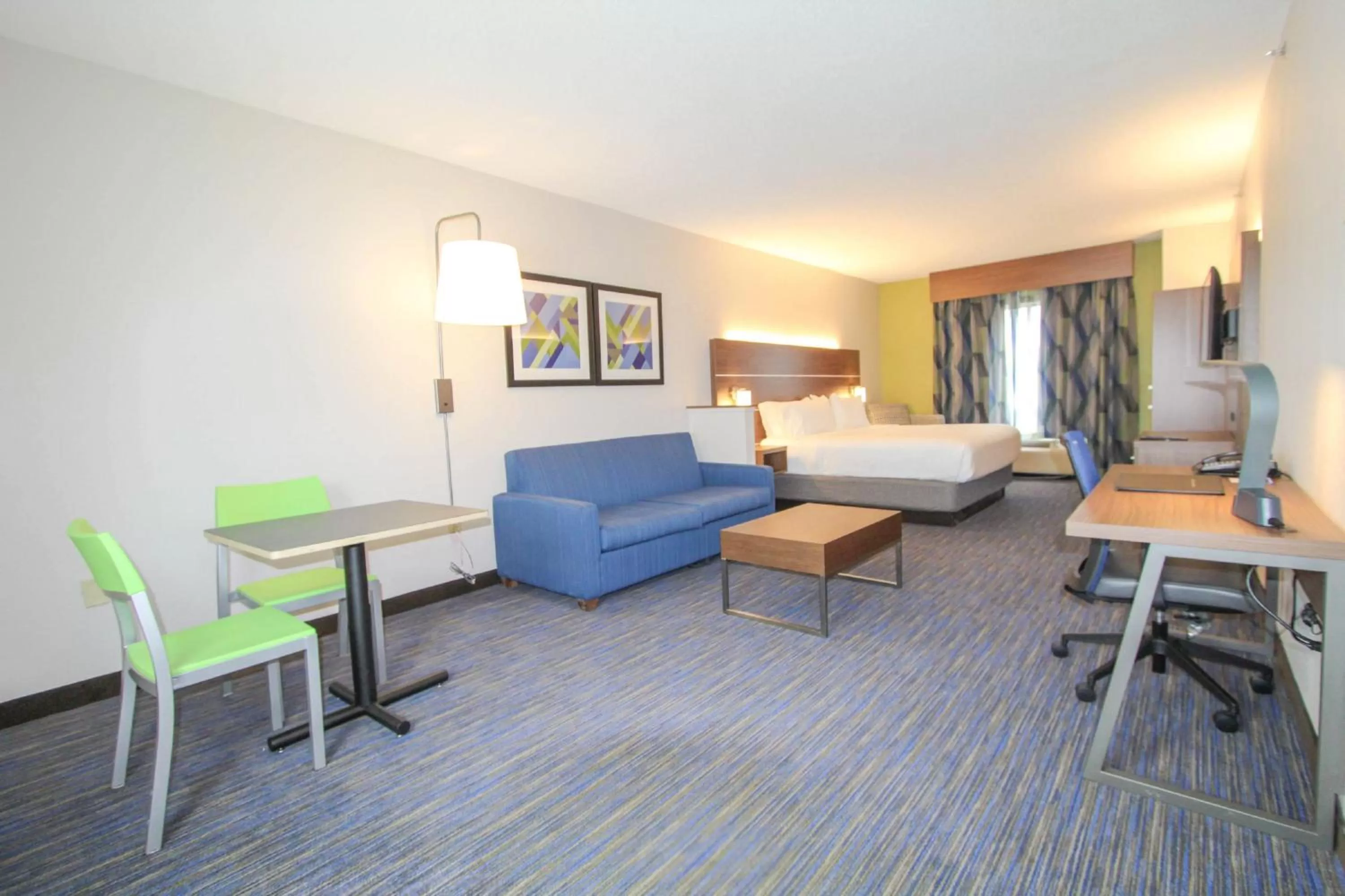 Photo of the whole room, Bed in Holiday Inn Express Hotel & Suites Charleston - North by IHG
