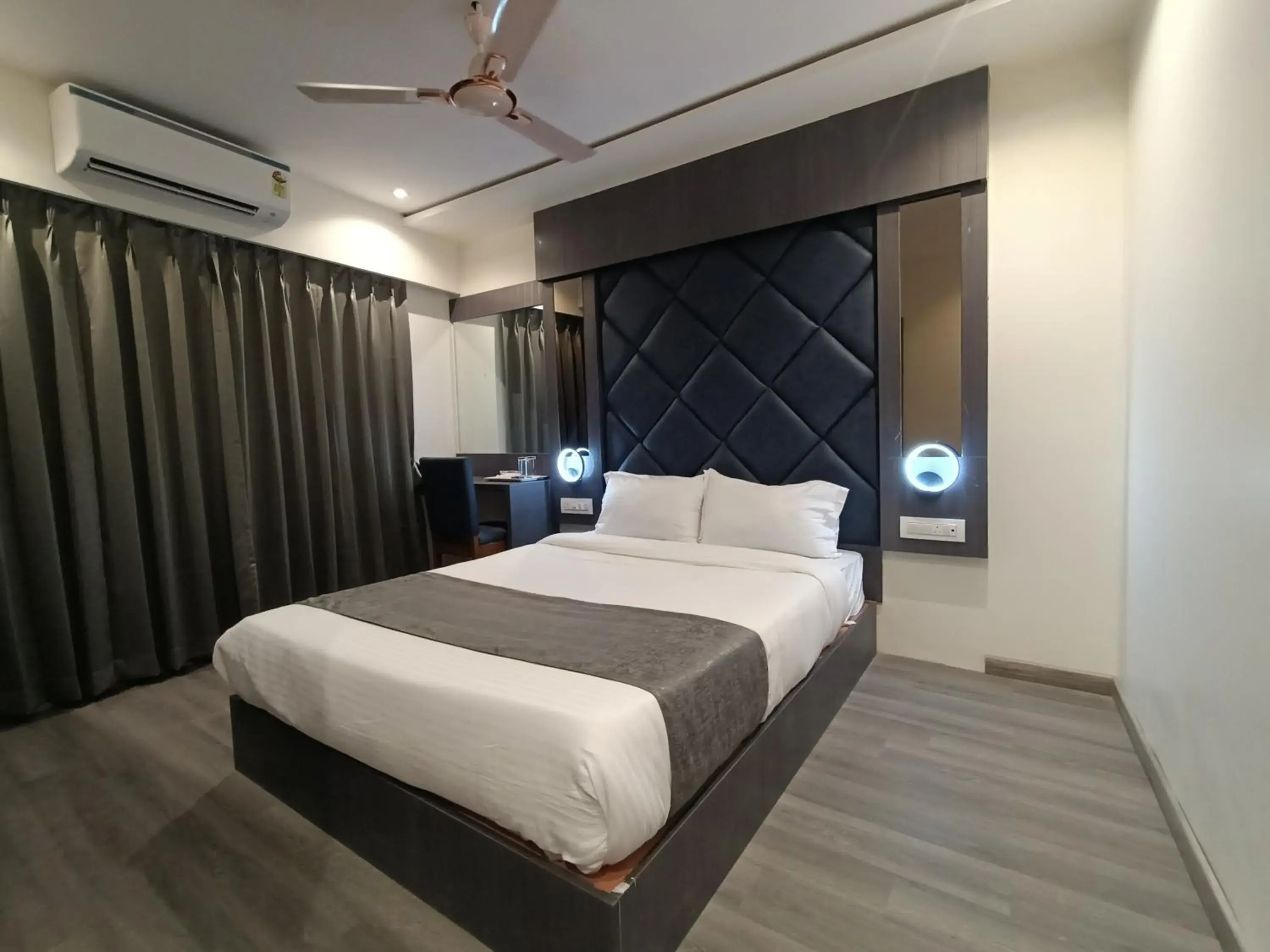 Bed in Hotel Classio Andheri