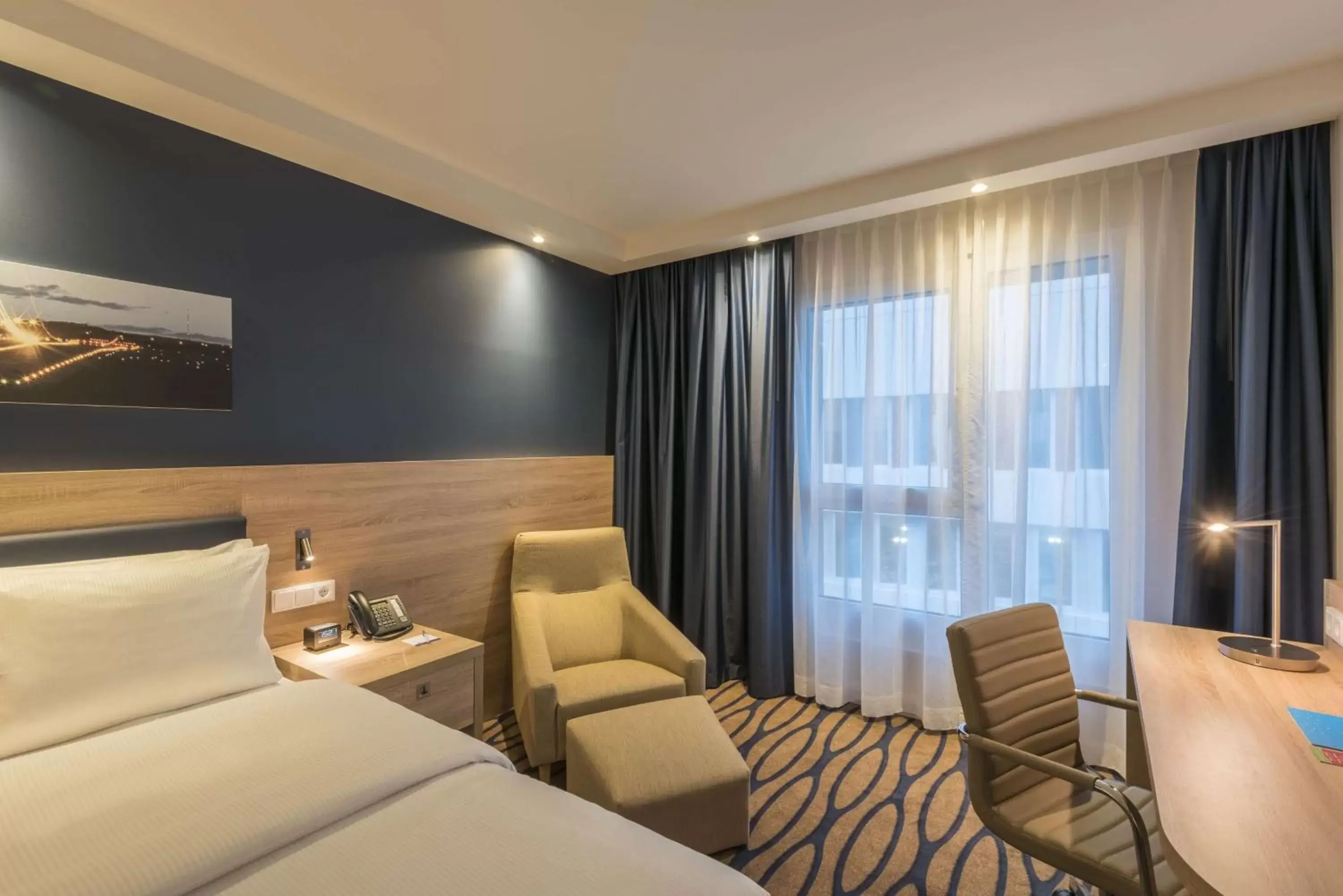 Bedroom, Seating Area in Hampton By Hilton Frankfurt Airport