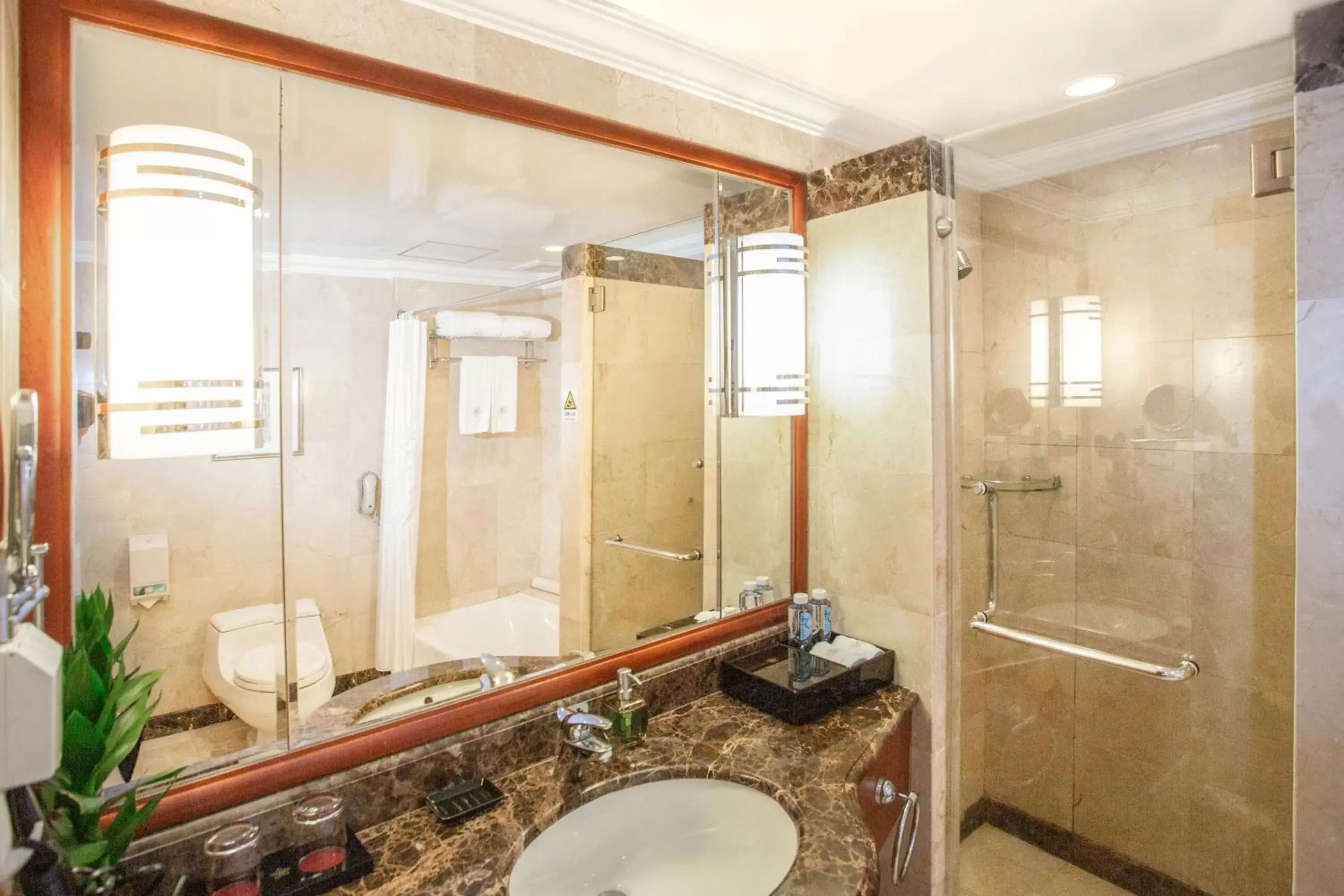 Bathroom in The Pavilion Hotel Shenzhen (Huaqiang NorthBusiness Zone)