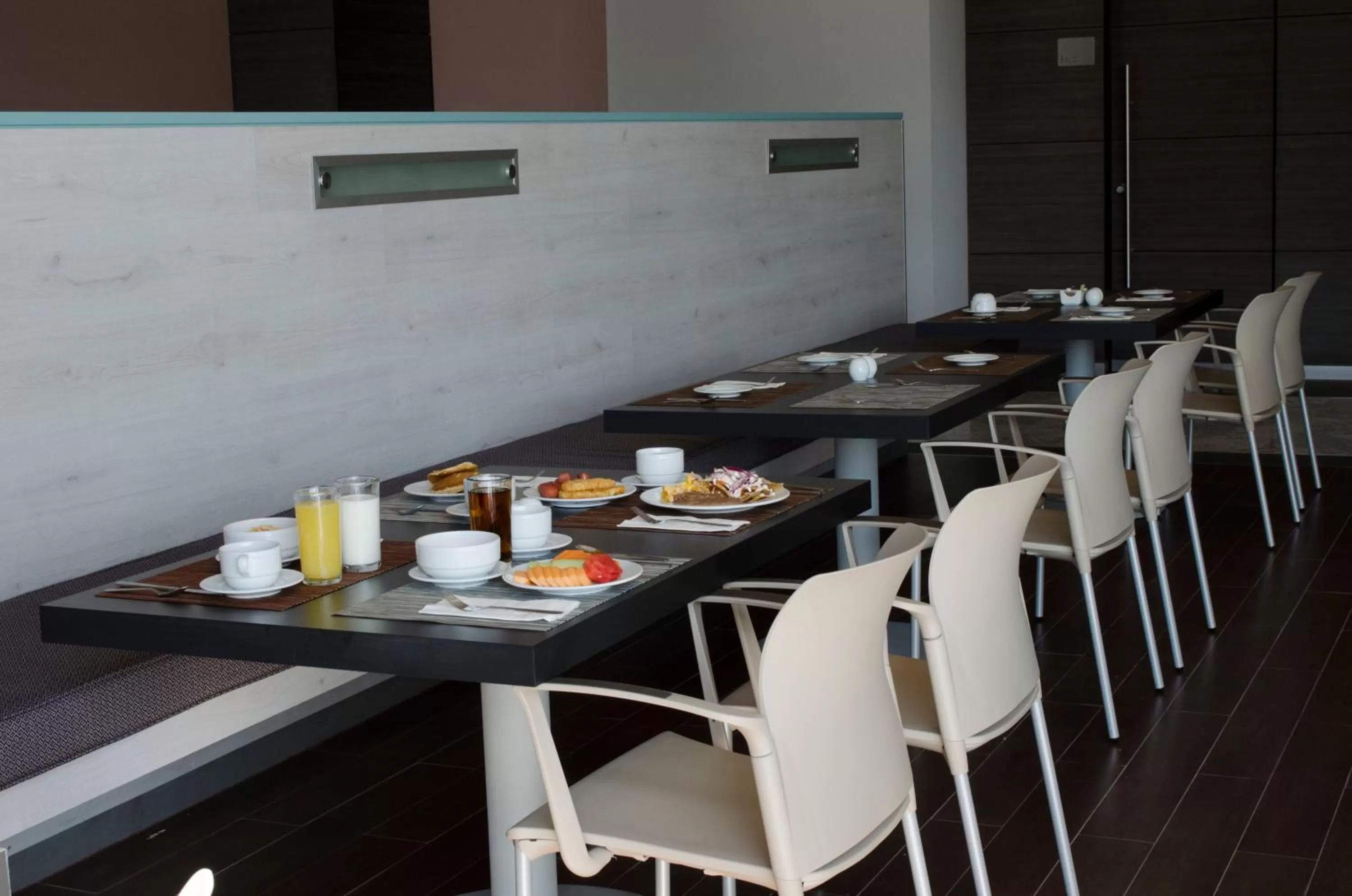 Restaurant/places to eat in Casa Inn Galerias Celaya