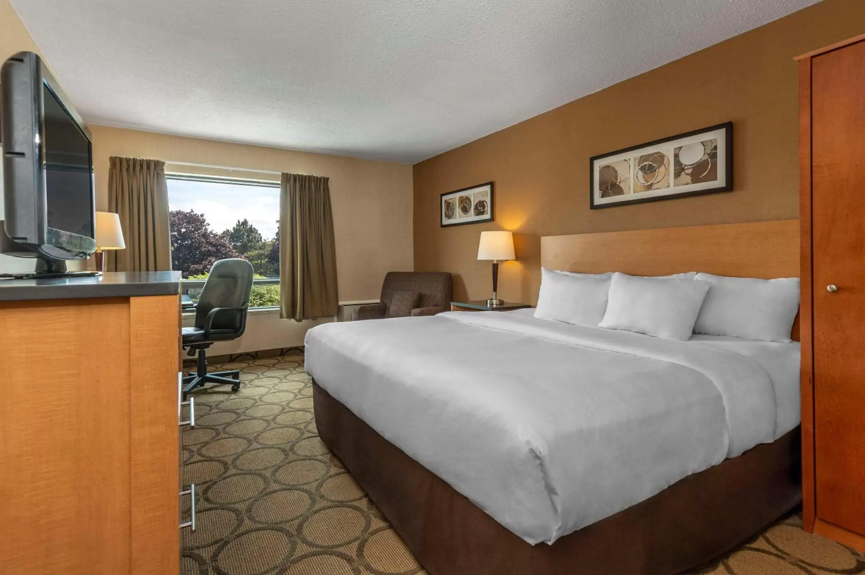 Bedroom, Bed in Comfort Inn Drummondville