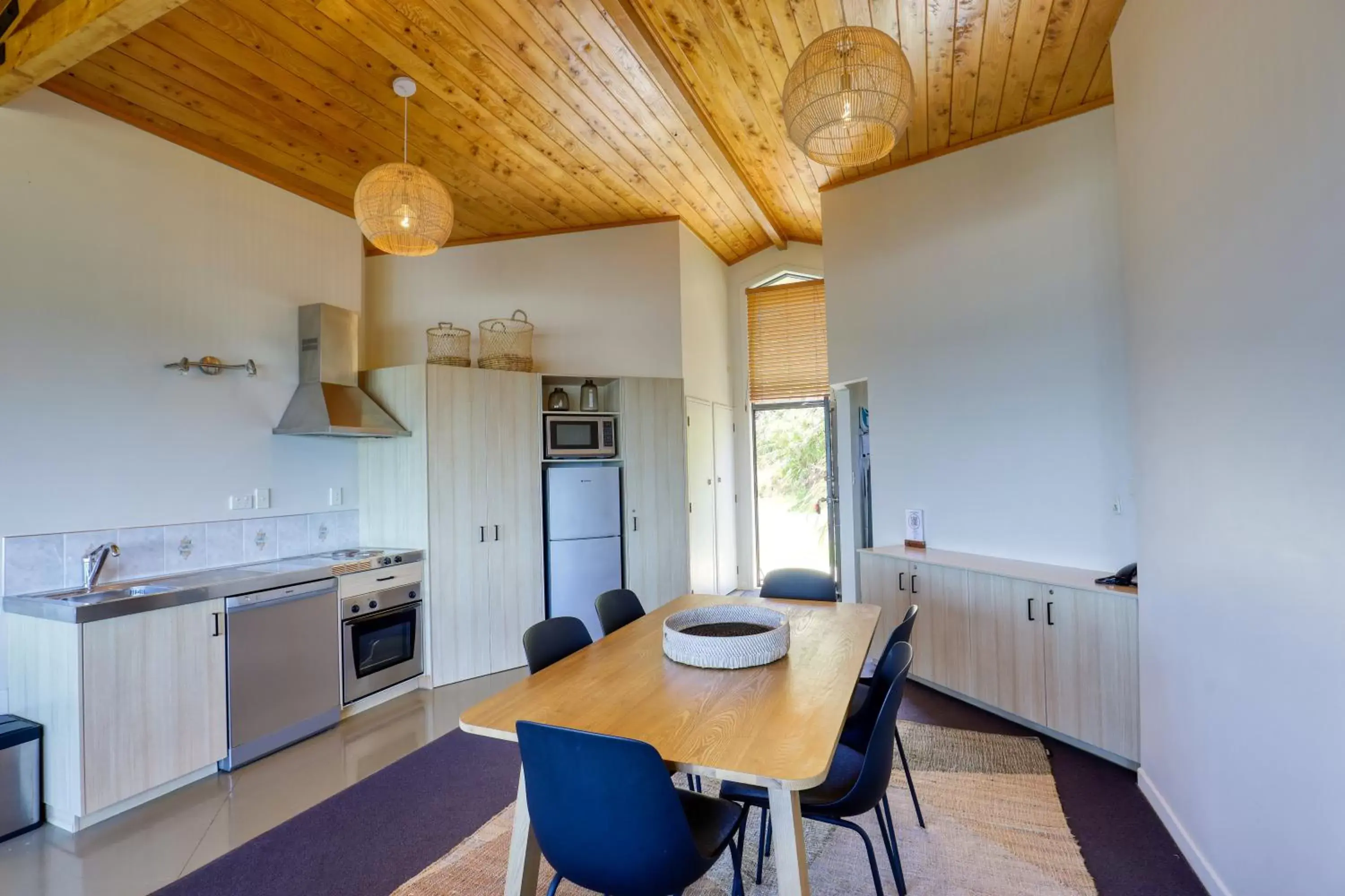 Dining area, Kitchen/Kitchenette in Castaways Resort