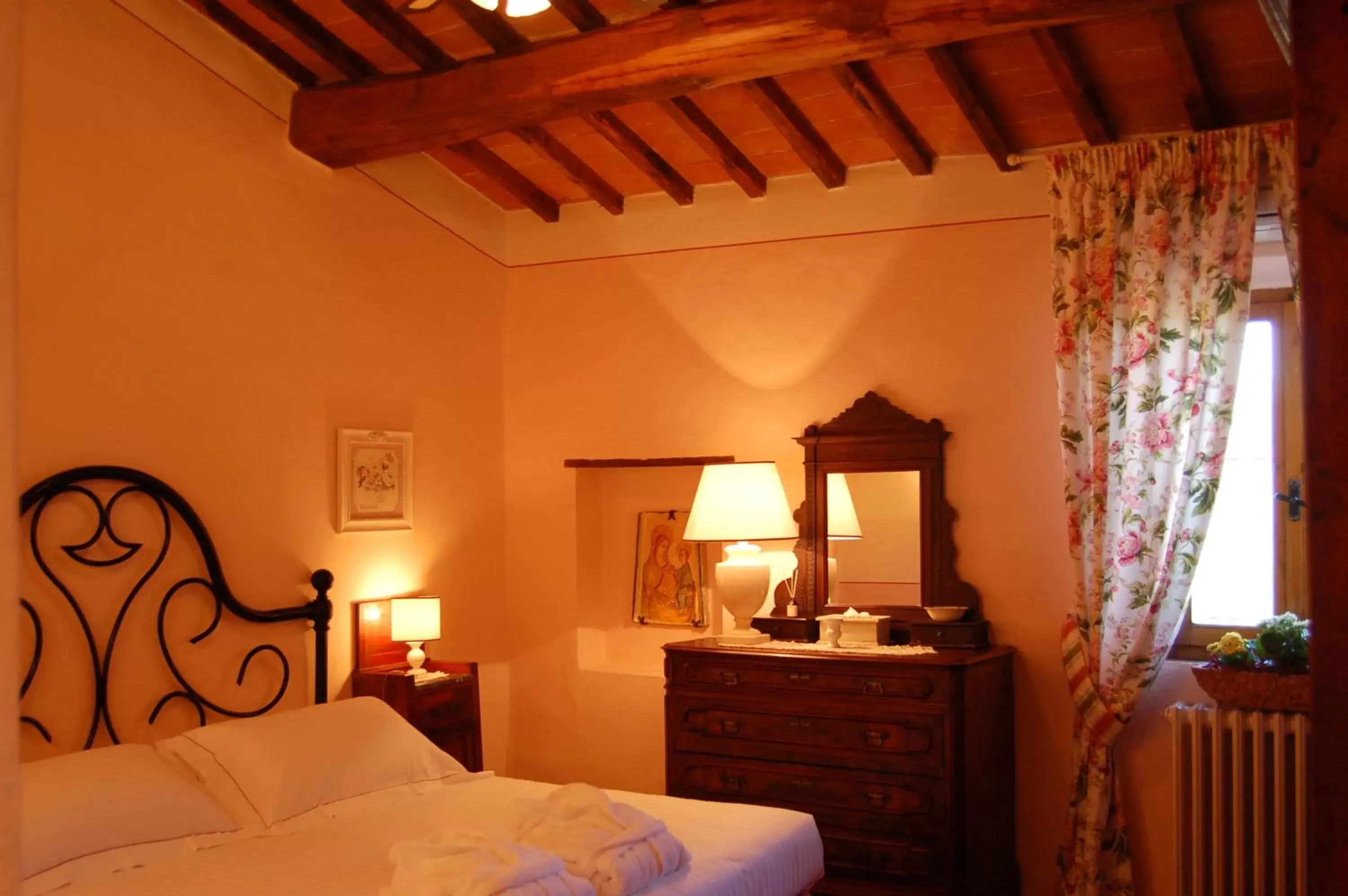 Decorative detail, Bed in Hotel Belvedere Di San Leonino