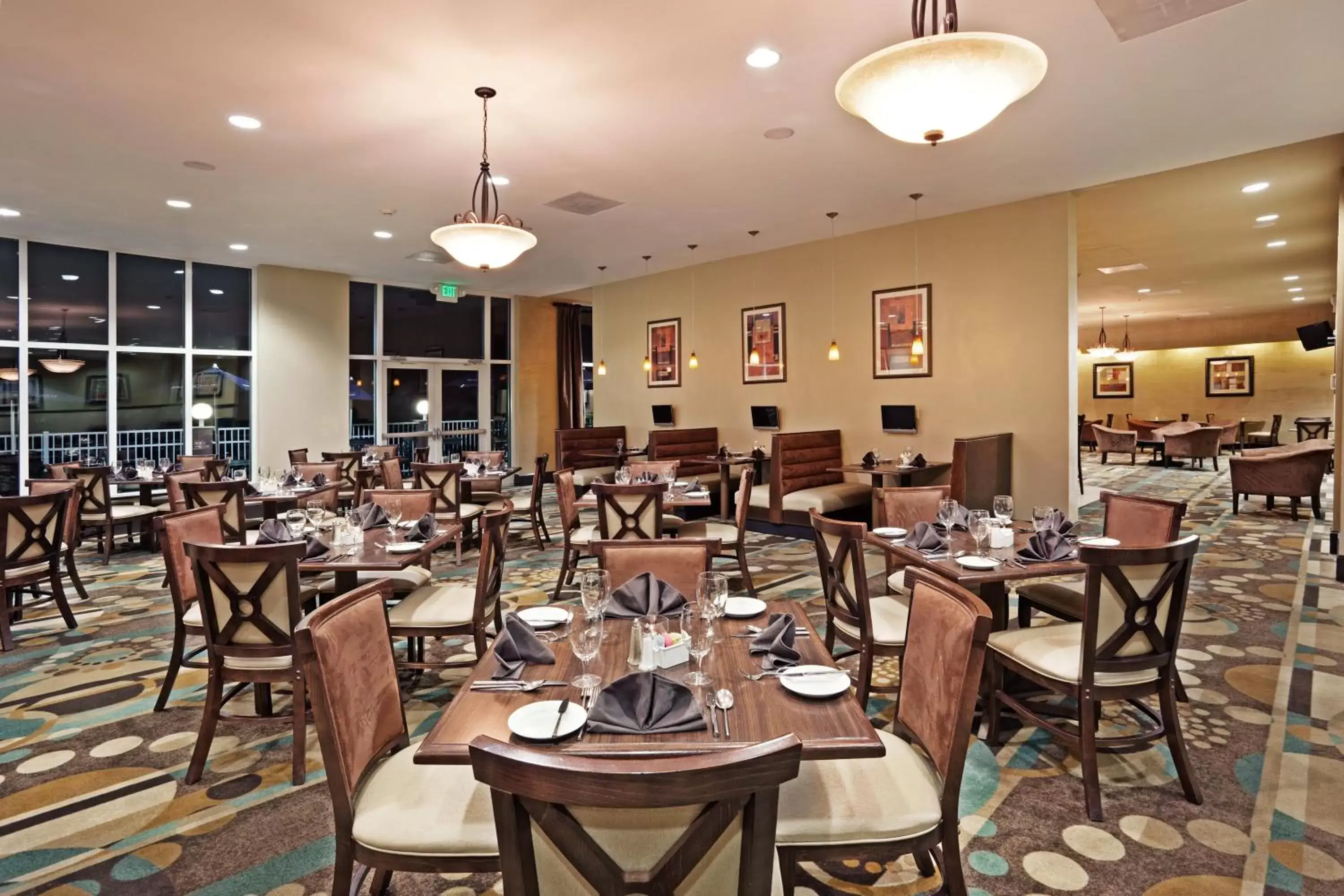 Restaurant/Places to Eat in Holiday Inn Hotel & Suites Beaufort at Highway 21, an IHG Hotel