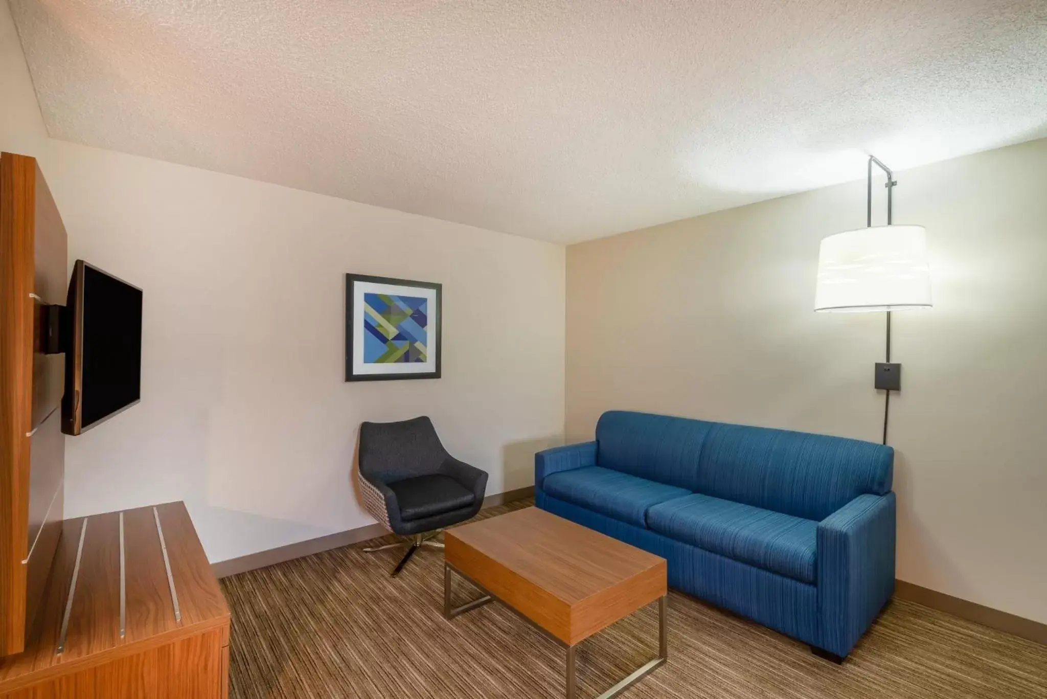 Photo of the whole room, Seating Area in Holiday Inn Express Cleveland - Vermilion, an IHG Hotel