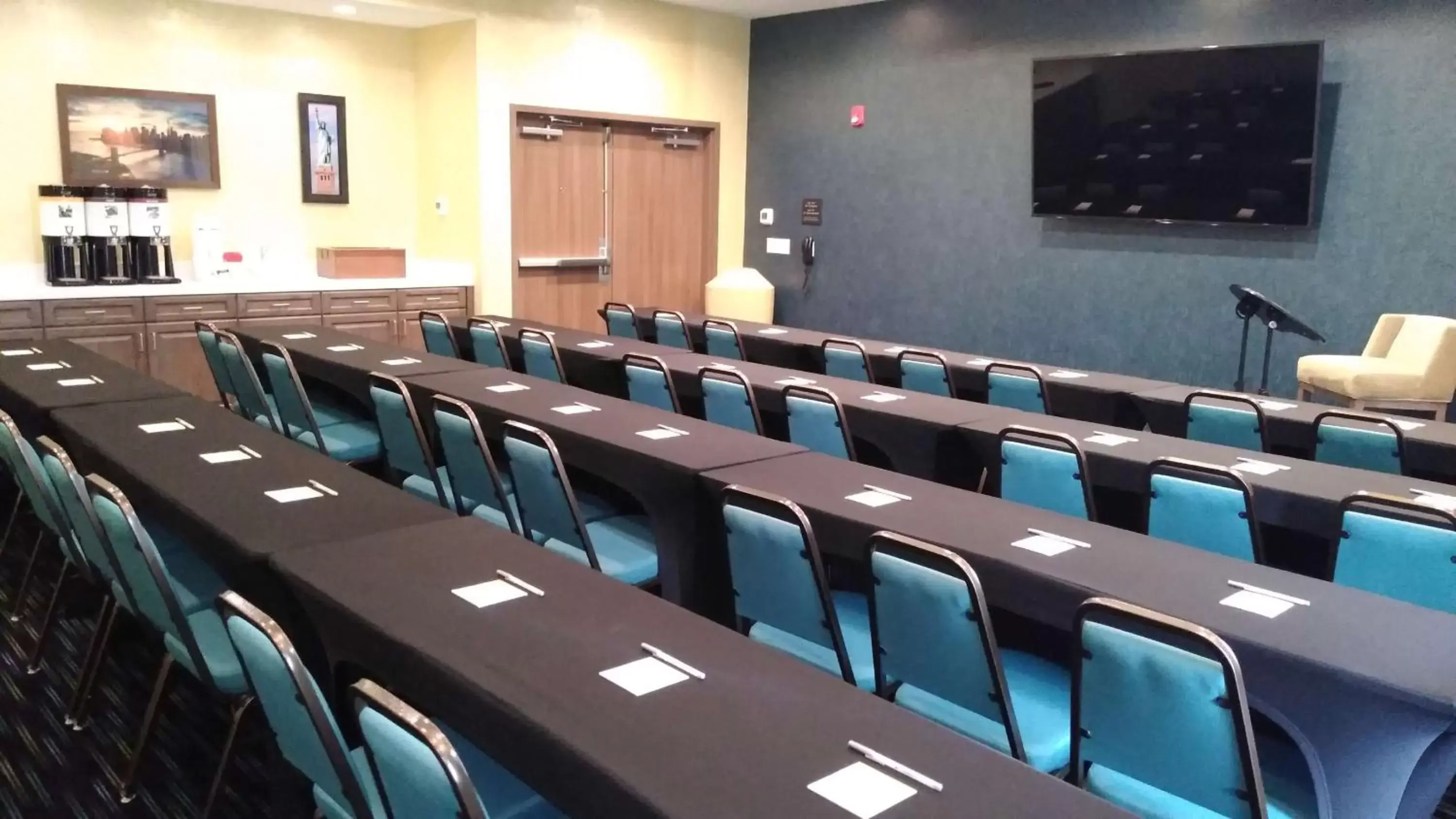Meeting/conference room in Hampton Inn By Hilton Paramus