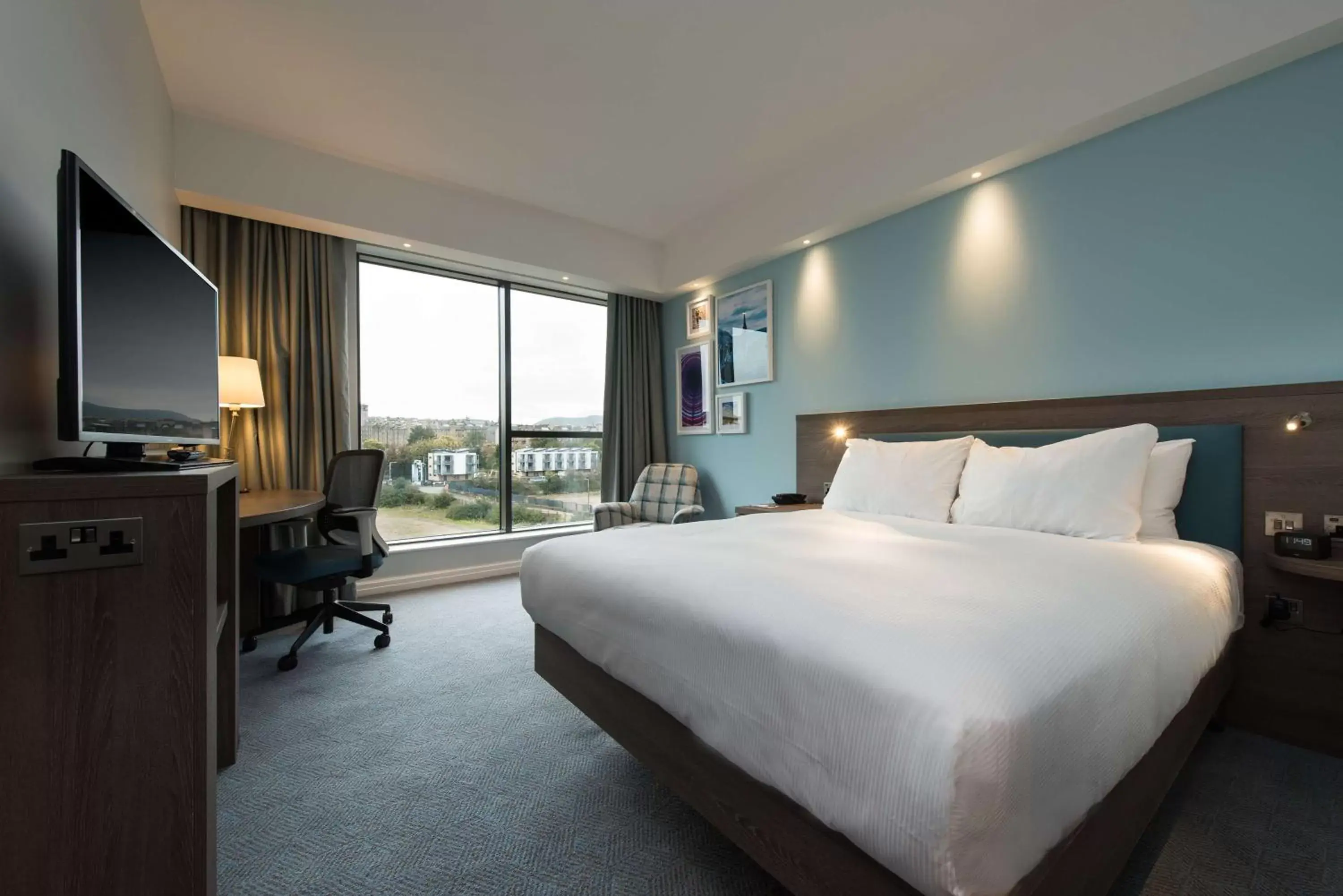 Bedroom, Bed in Hampton By Hilton Edinburgh West End