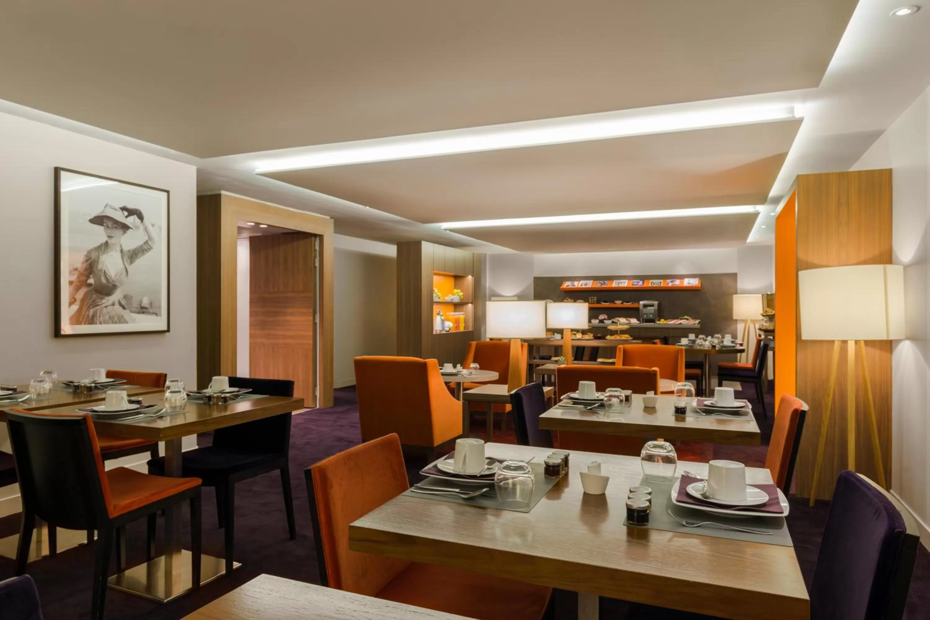 Restaurant/places to eat in Hôtel le Derby Alma by Inwood Hotels