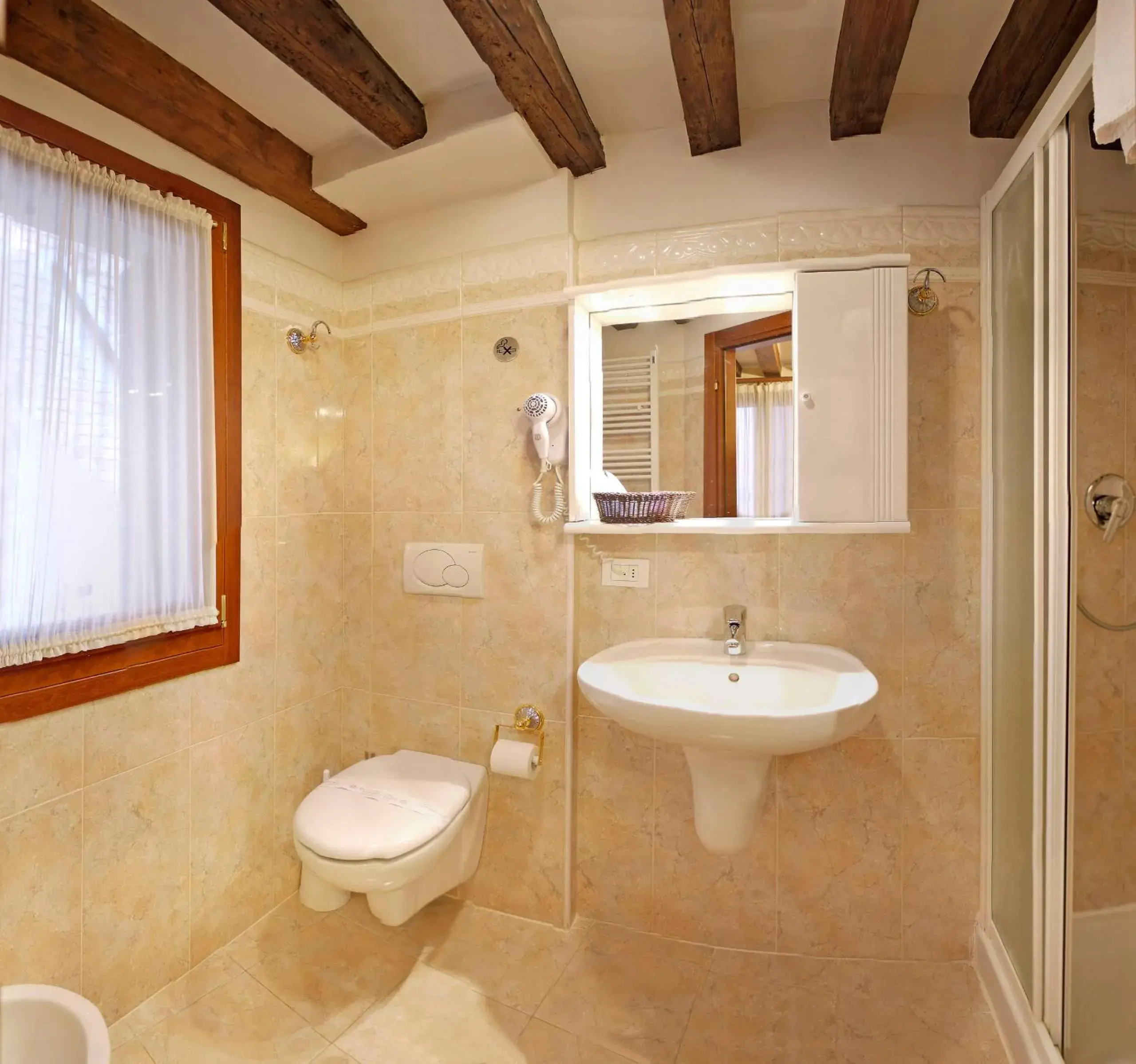 Bathroom in Hotel San Luca Venezia