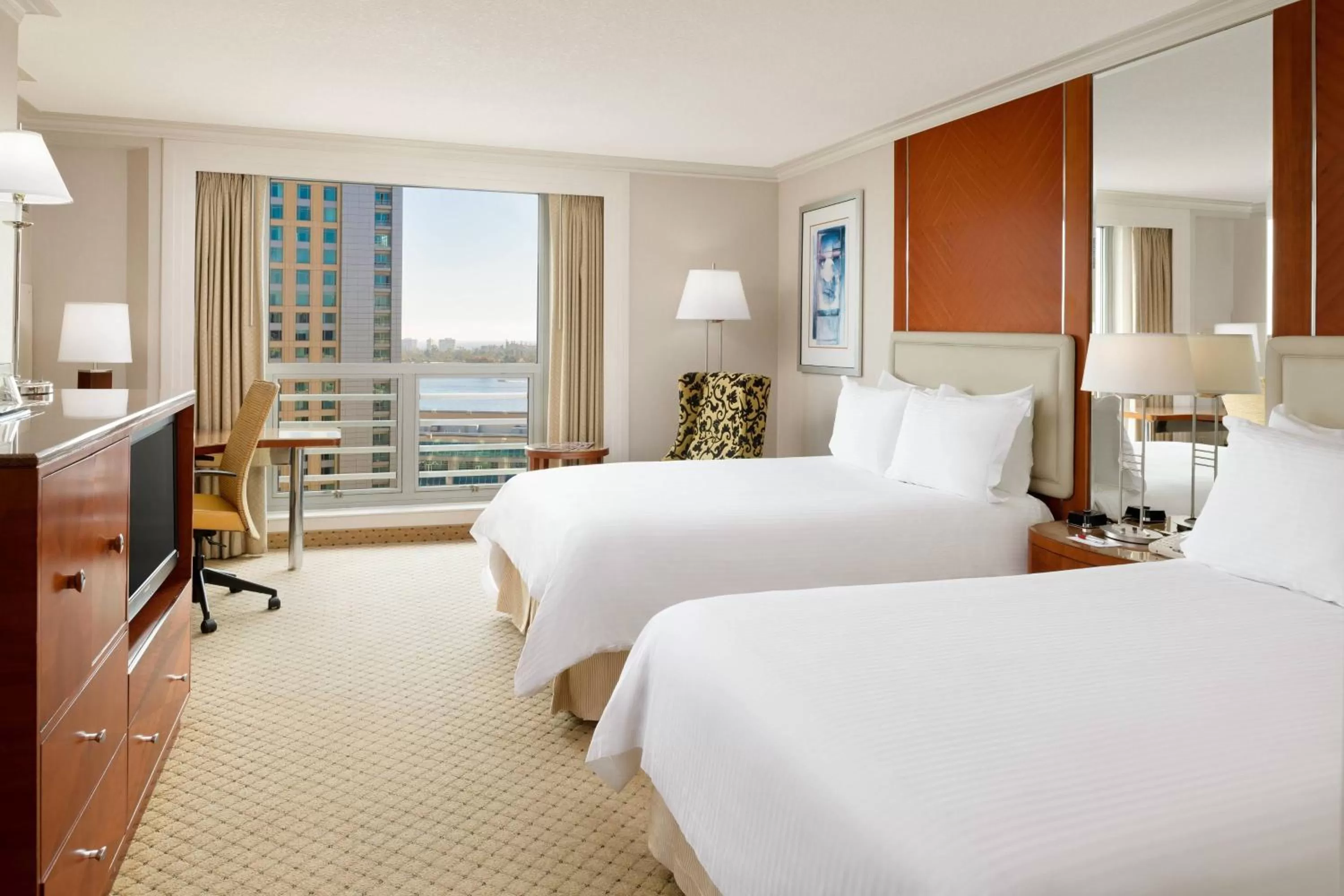 Photo of the whole room, Bed in San Diego Marriott Gaslamp Quarter