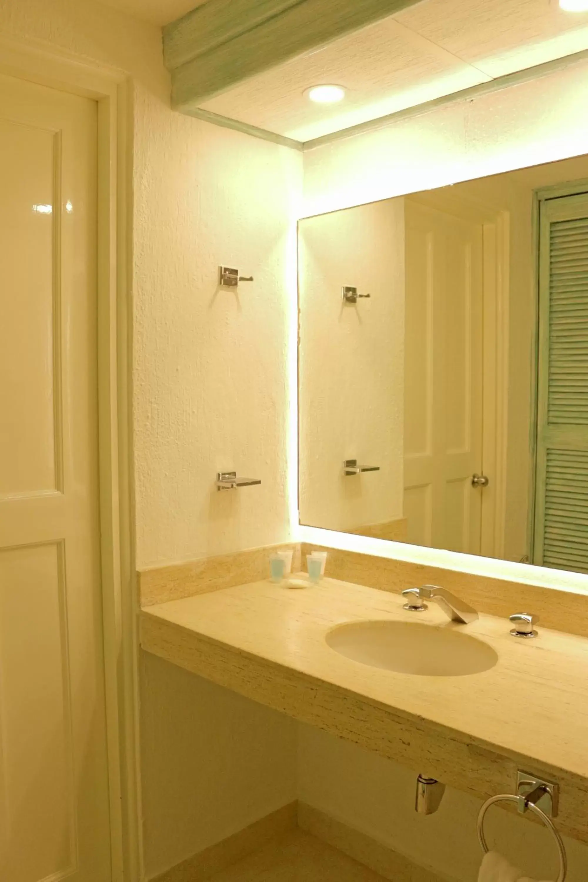 Bathroom in All Ritmo Cancun Resort & Water Park