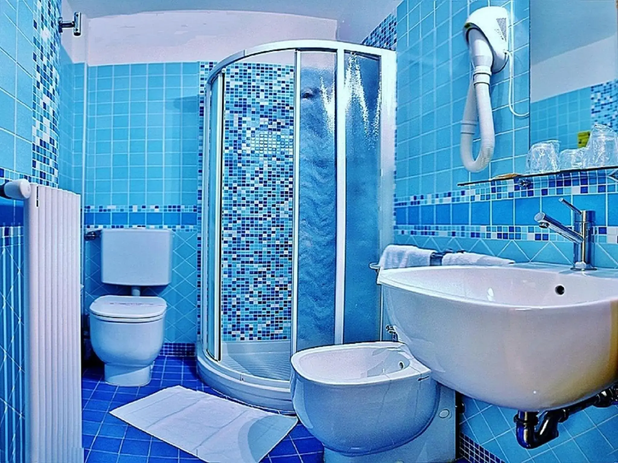 Shower, Bathroom in Hotel Savoia