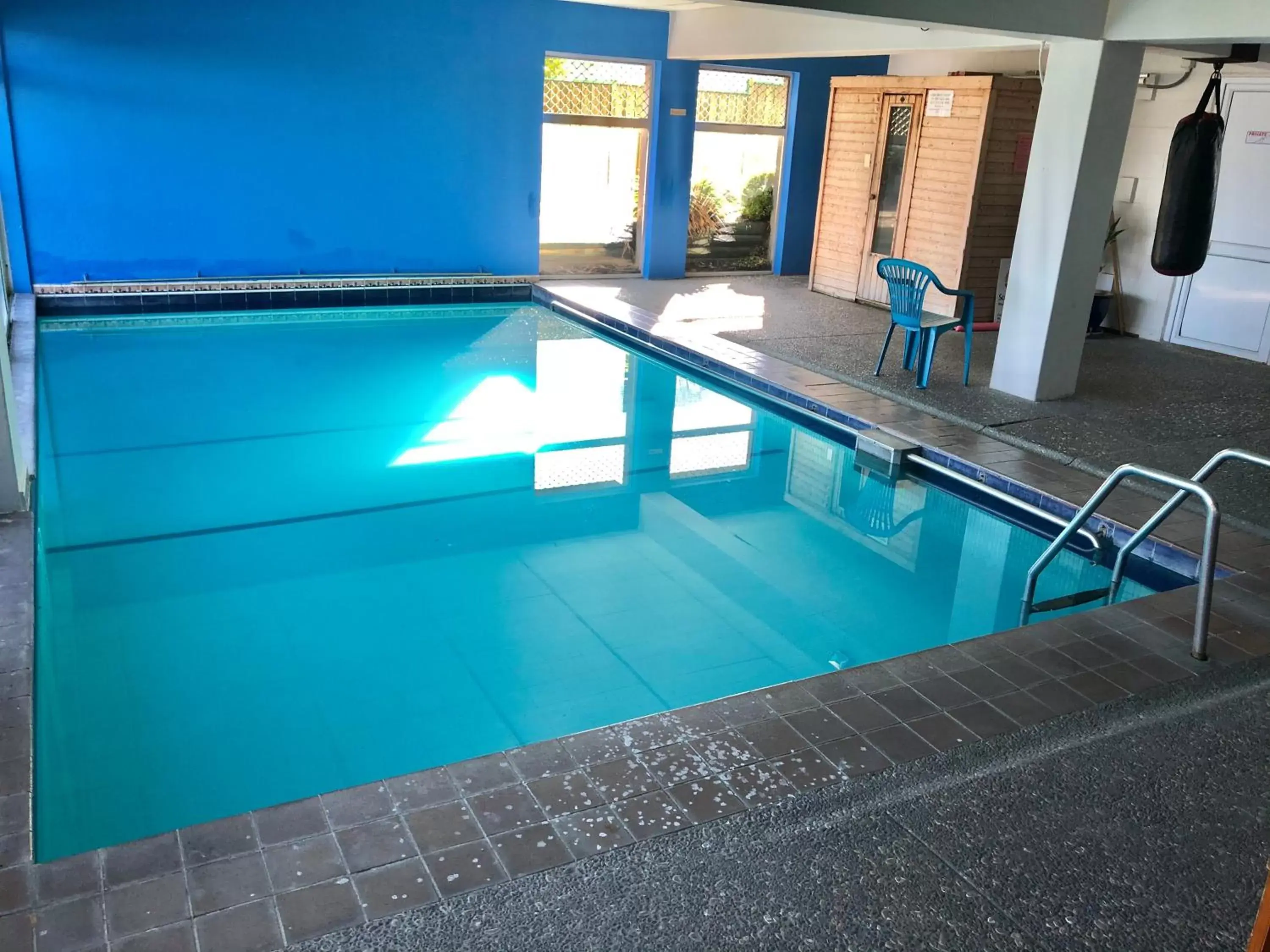 Swimming Pool in Absolute Lake View Motel