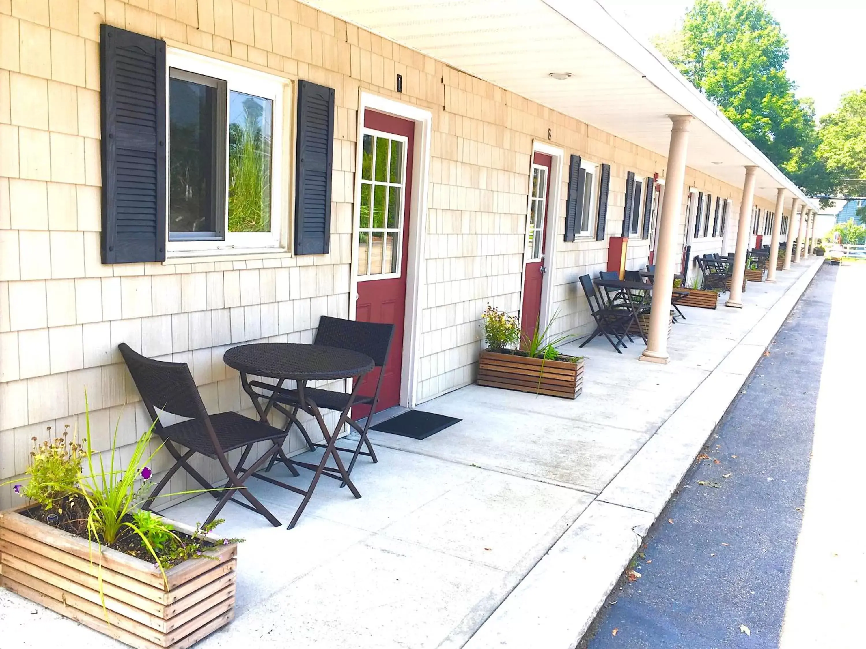 Property building in Shorewood Inn