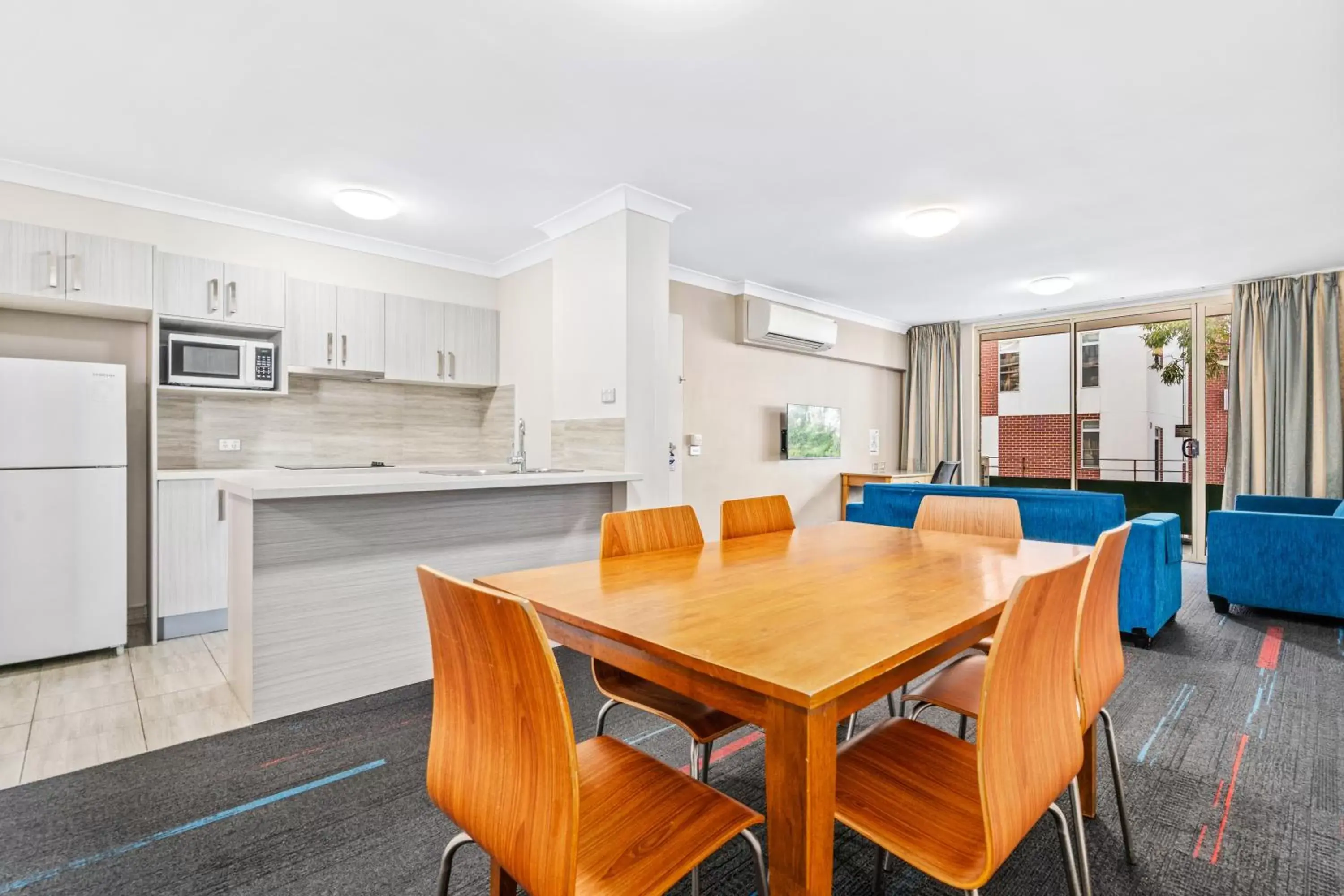 Kitchen or kitchenette, Dining Area in APX Parramatta