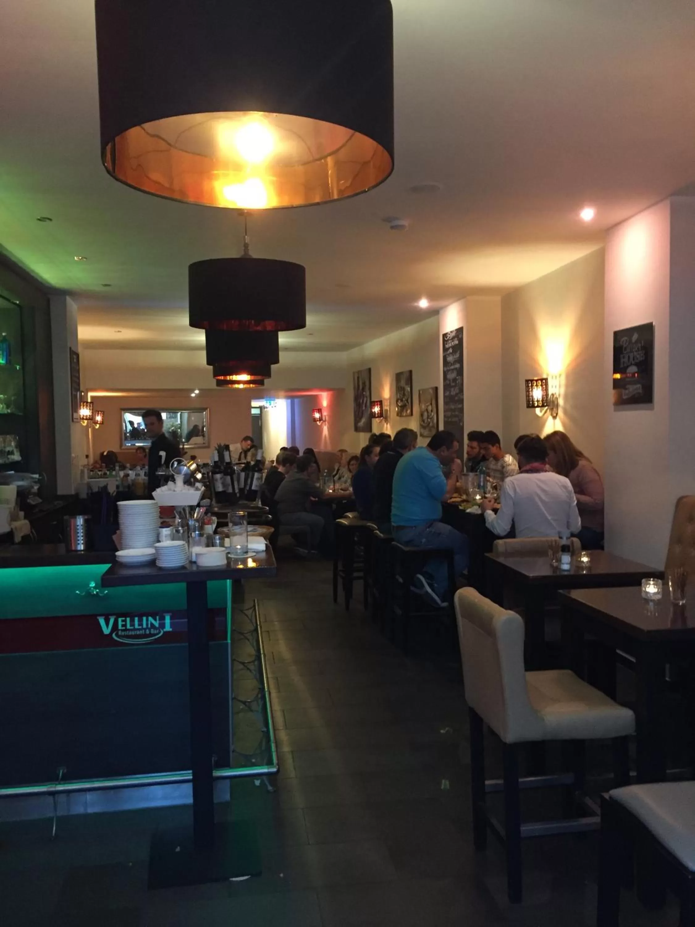 Restaurant/places to eat in Six! Eat Work Sleep