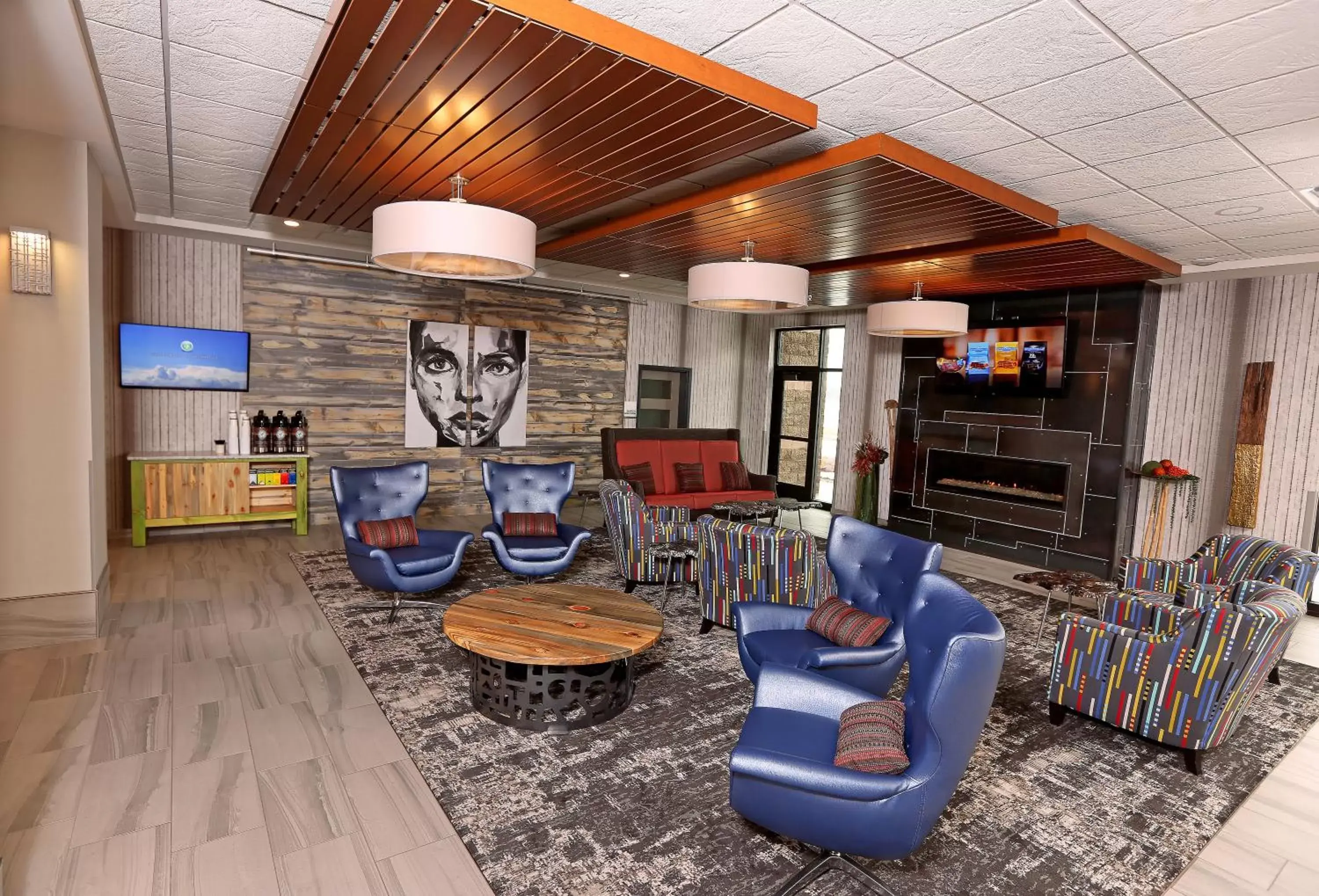 Property building, Seating Area in Holiday Inn Hotel & Suites Sioux Falls - Airport, an IHG Hotel