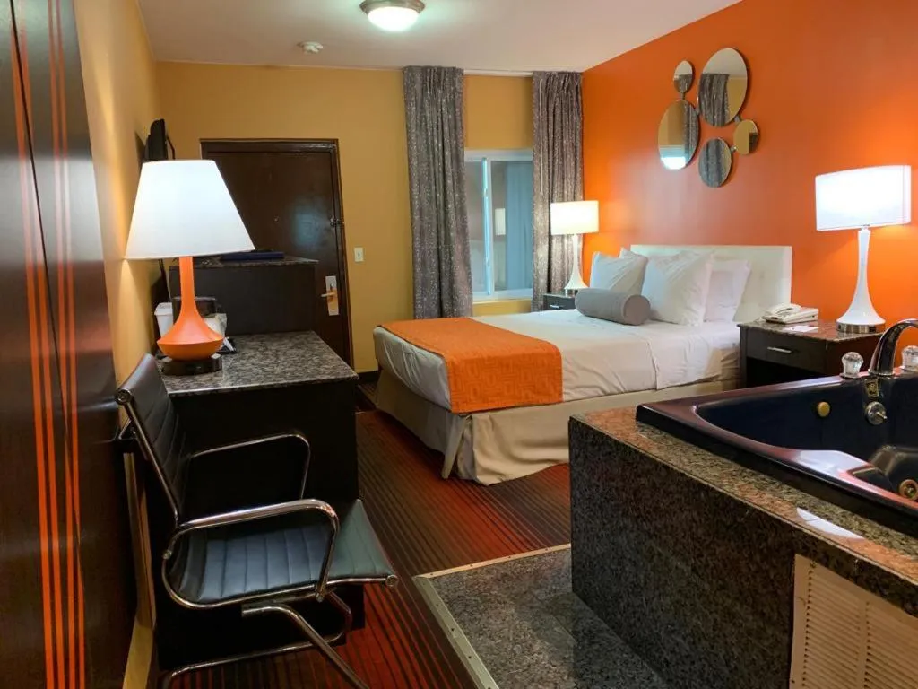 Bed in Howard Johnson by Wyndham North Bergen