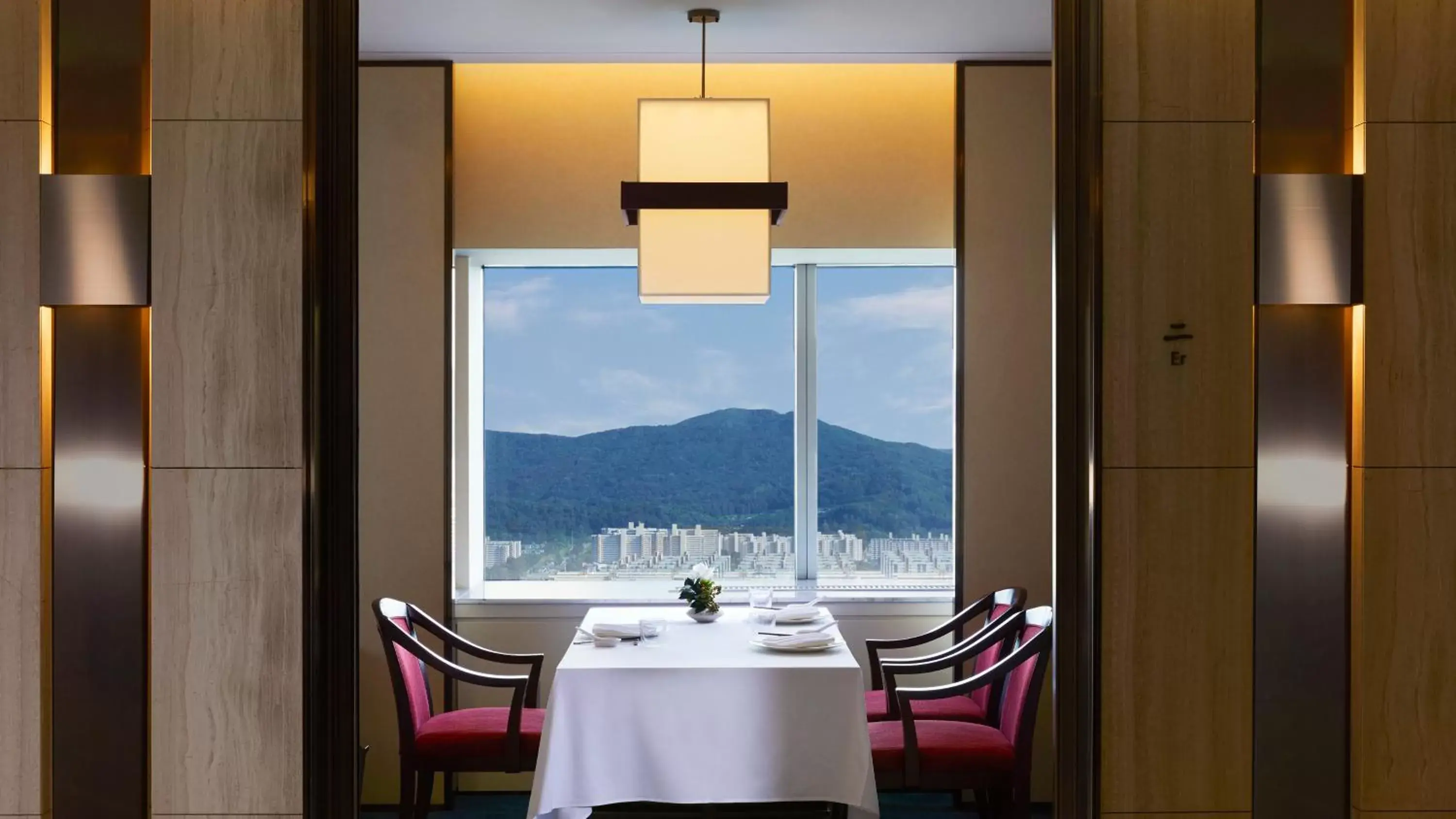 Restaurant/places to eat, Dining Area in Grand InterContinental Seoul Parnas, an IHG Hotel