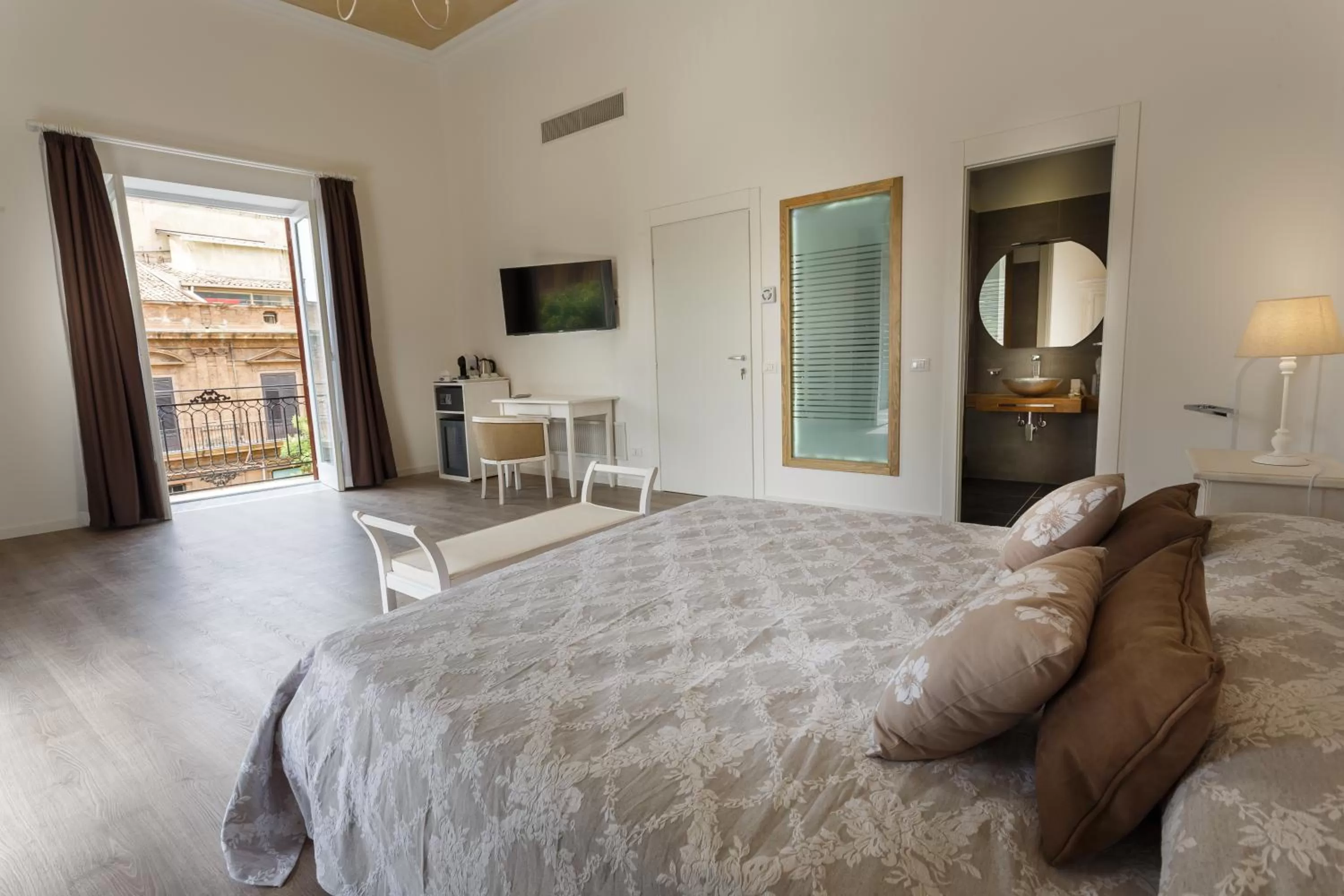 Bedroom, Bed in Porta Maqueda