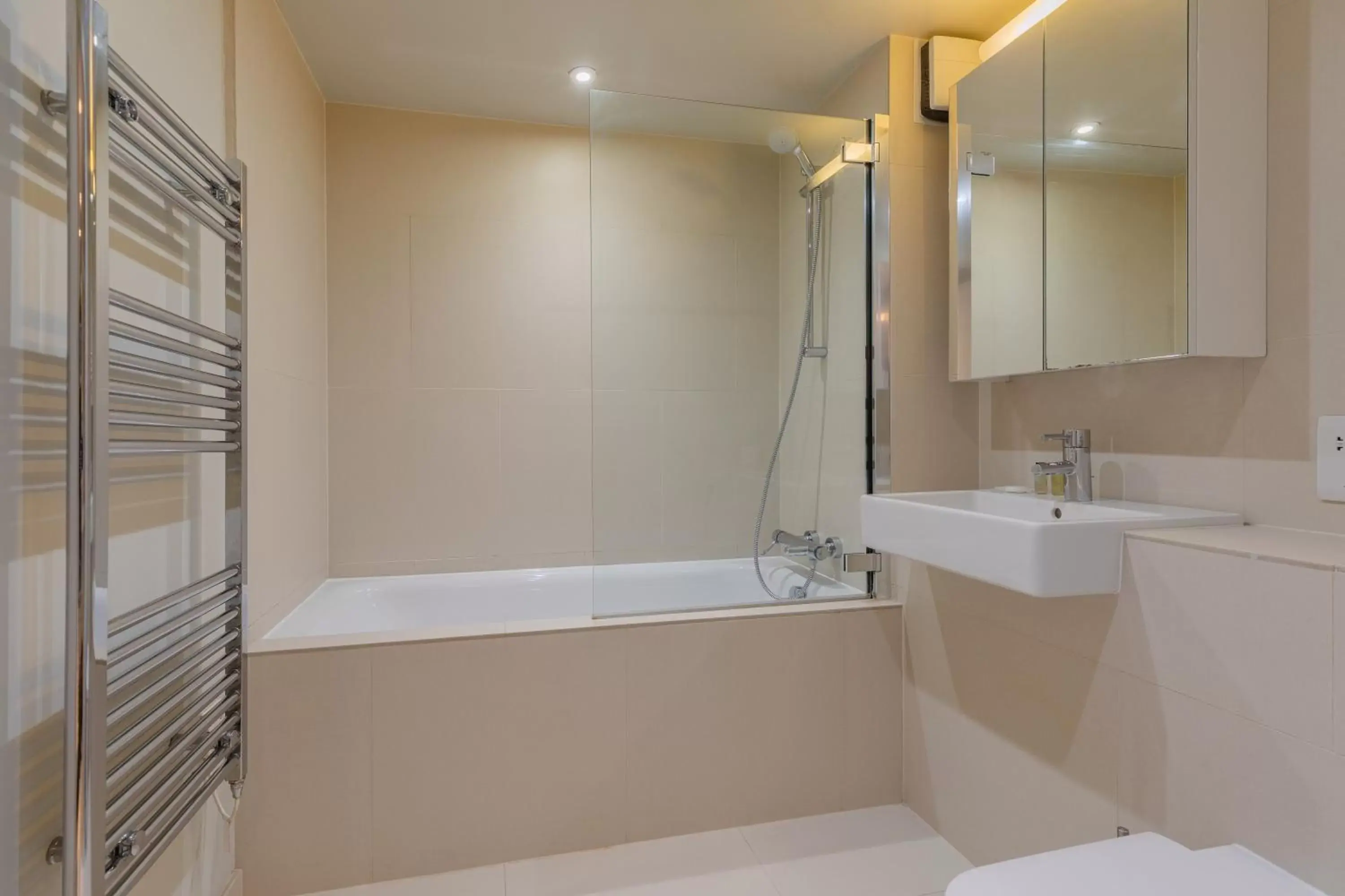 Bath, Bathroom in Holborn Apartments