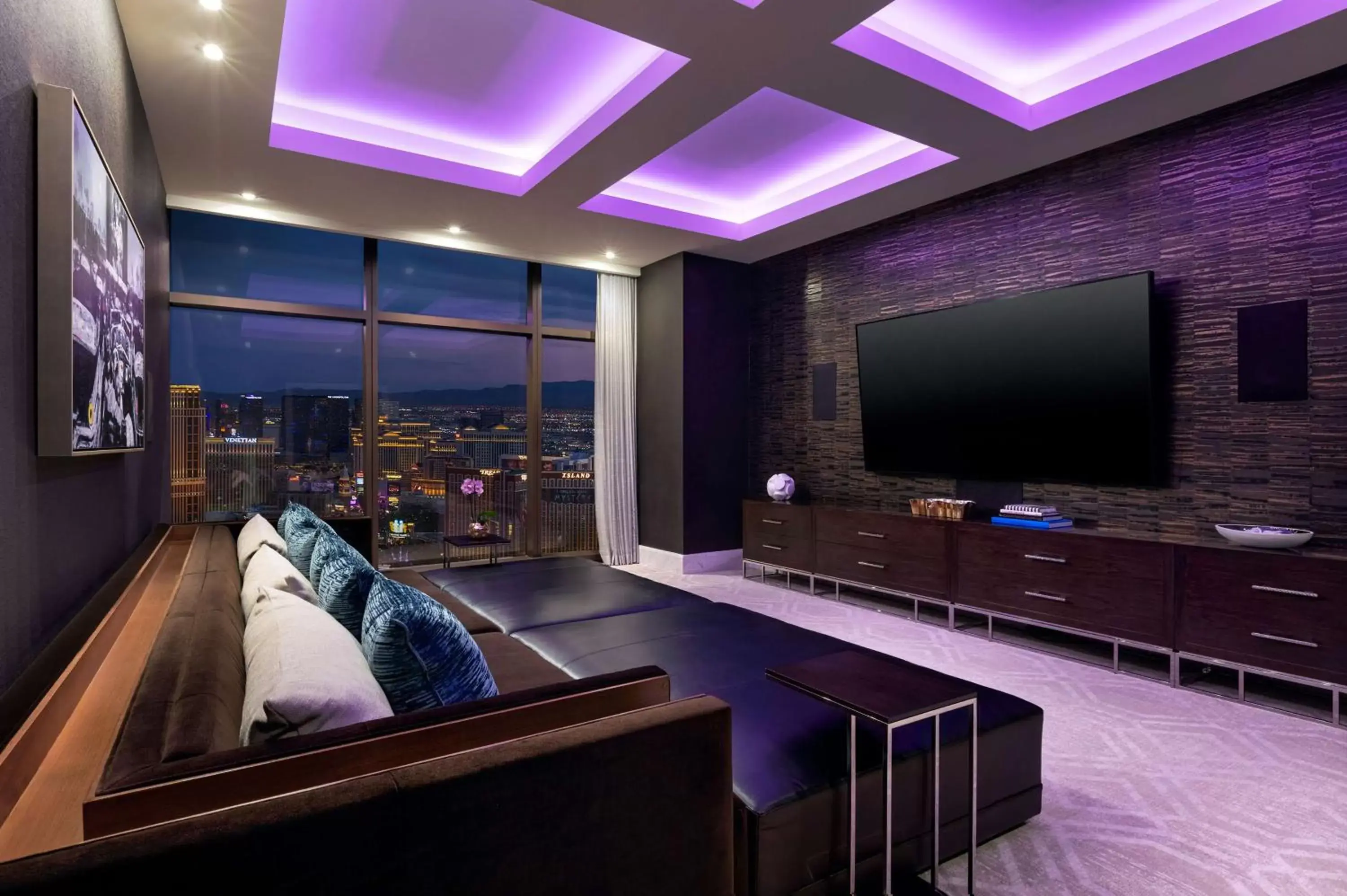 Living room, TV/Entertainment Center in Crockfords Las Vegas, LXR Hotels & Resorts at Resorts World